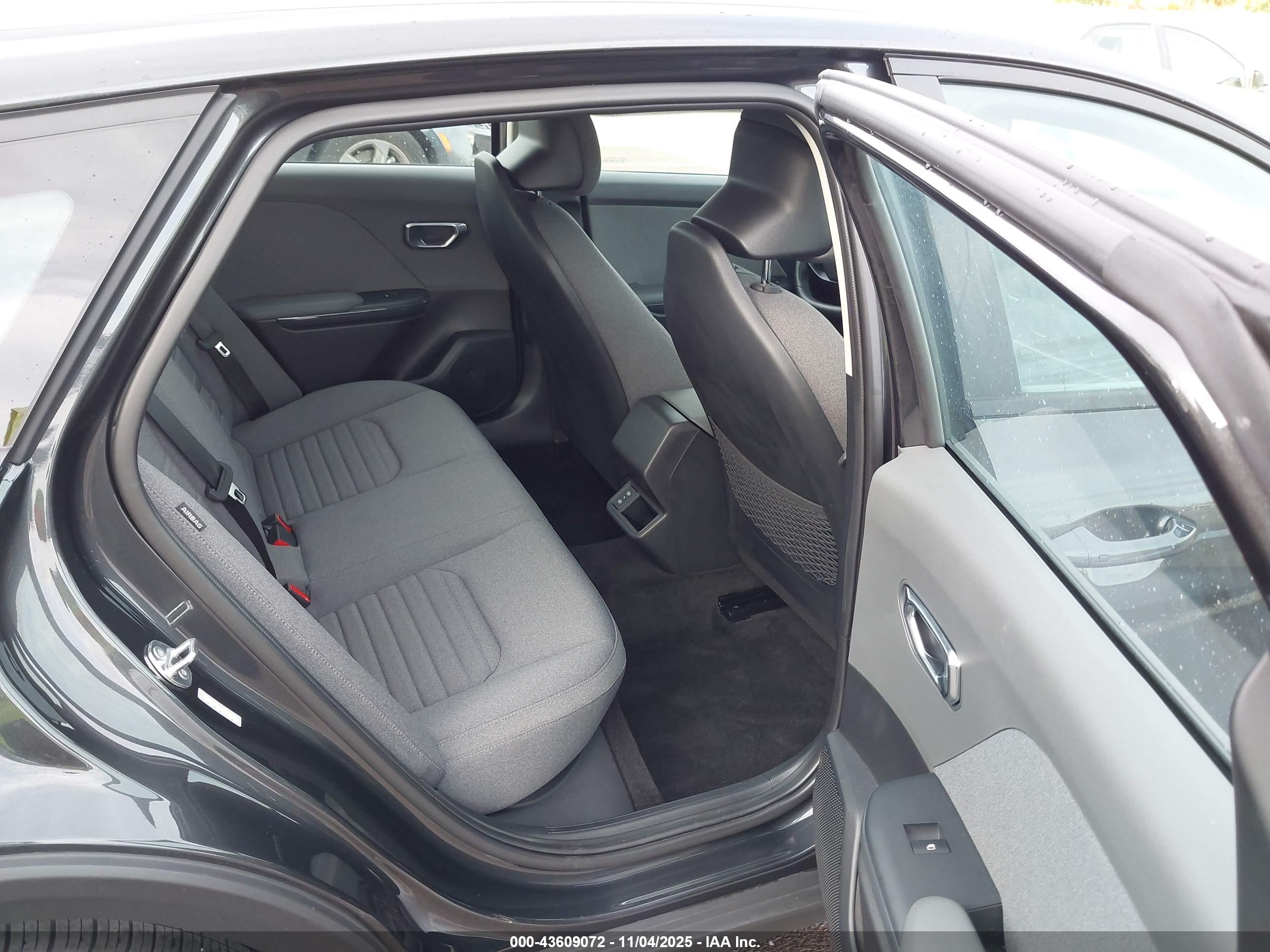 KIA K4 image 8
