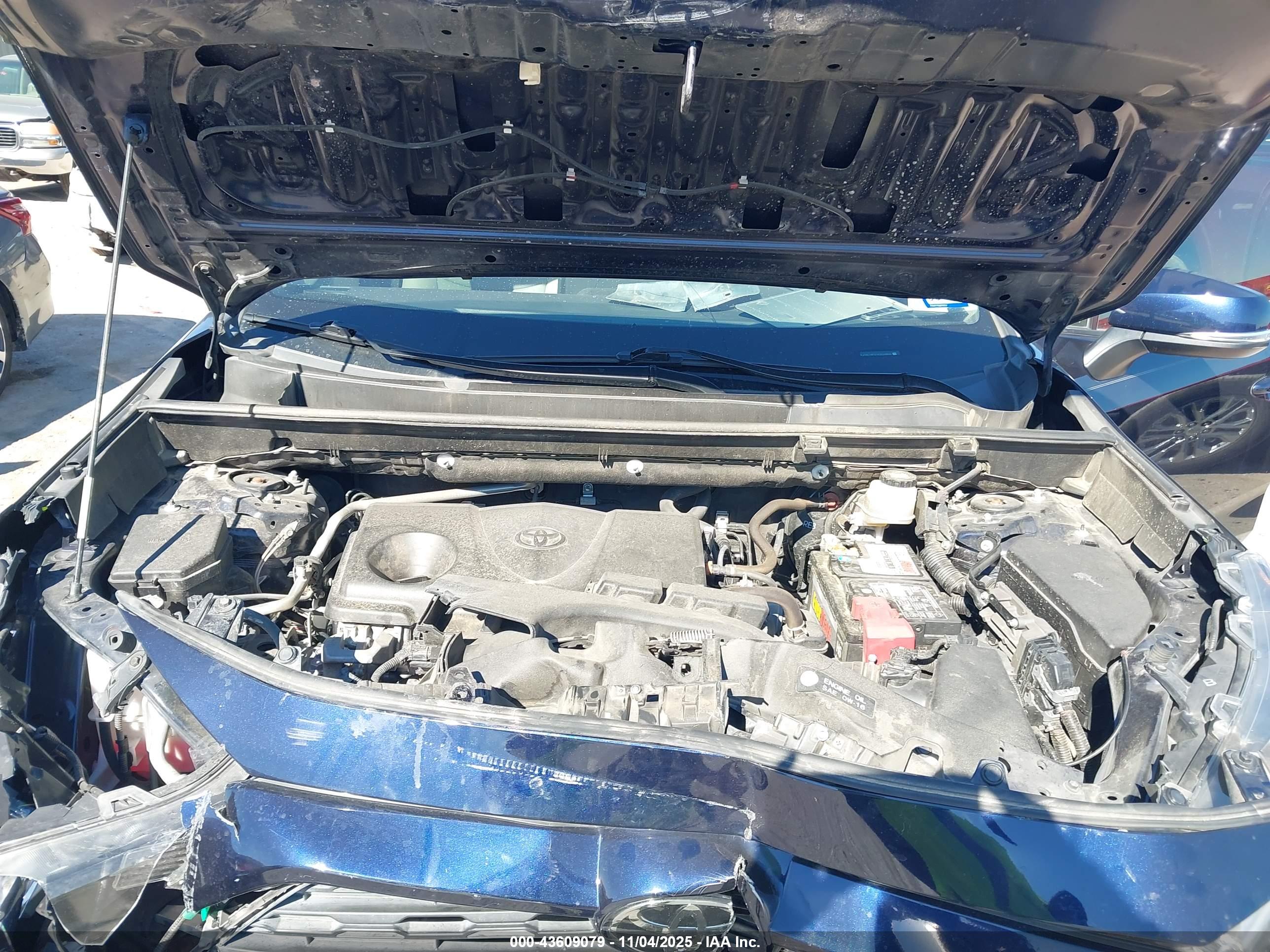 TOYOTA RAV4 image 10