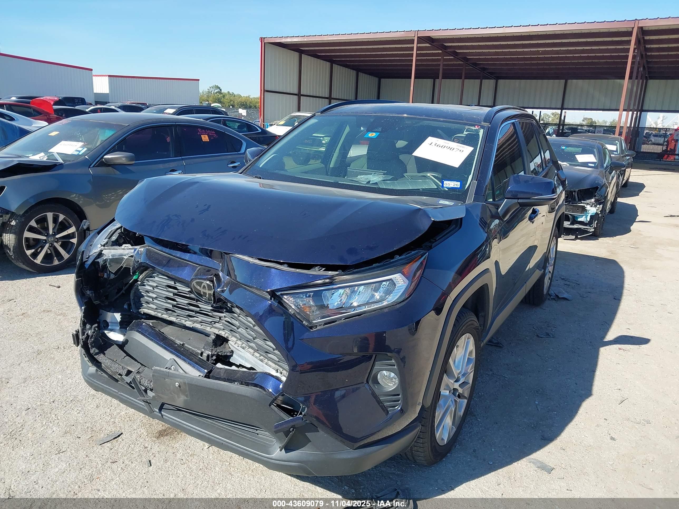 TOYOTA RAV4 image 2