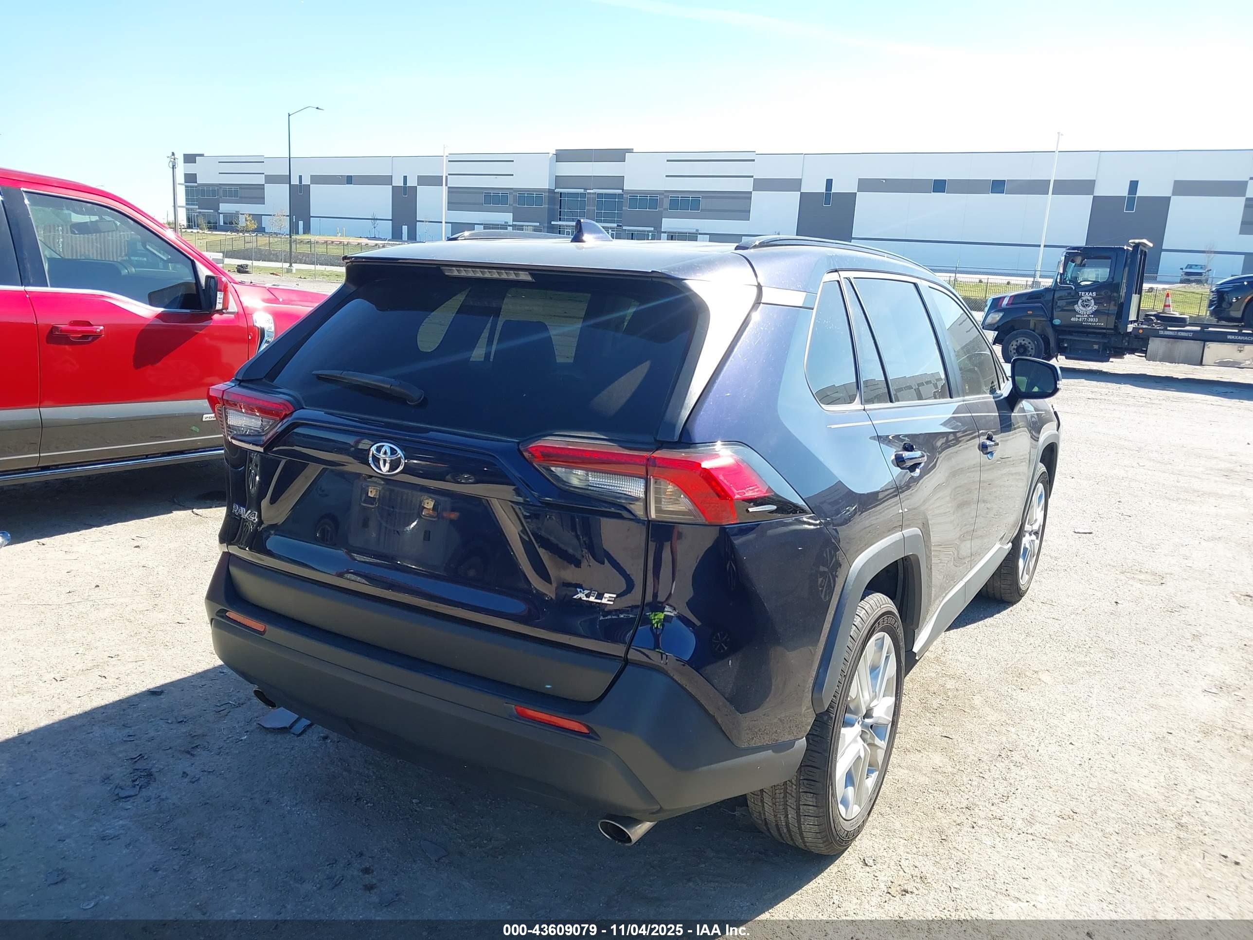 TOYOTA RAV4 image 4