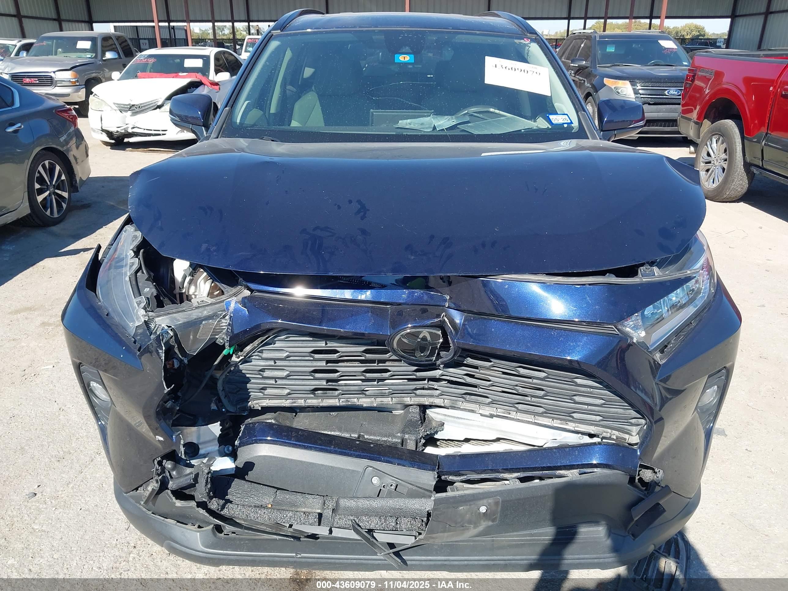 TOYOTA RAV4 image 6