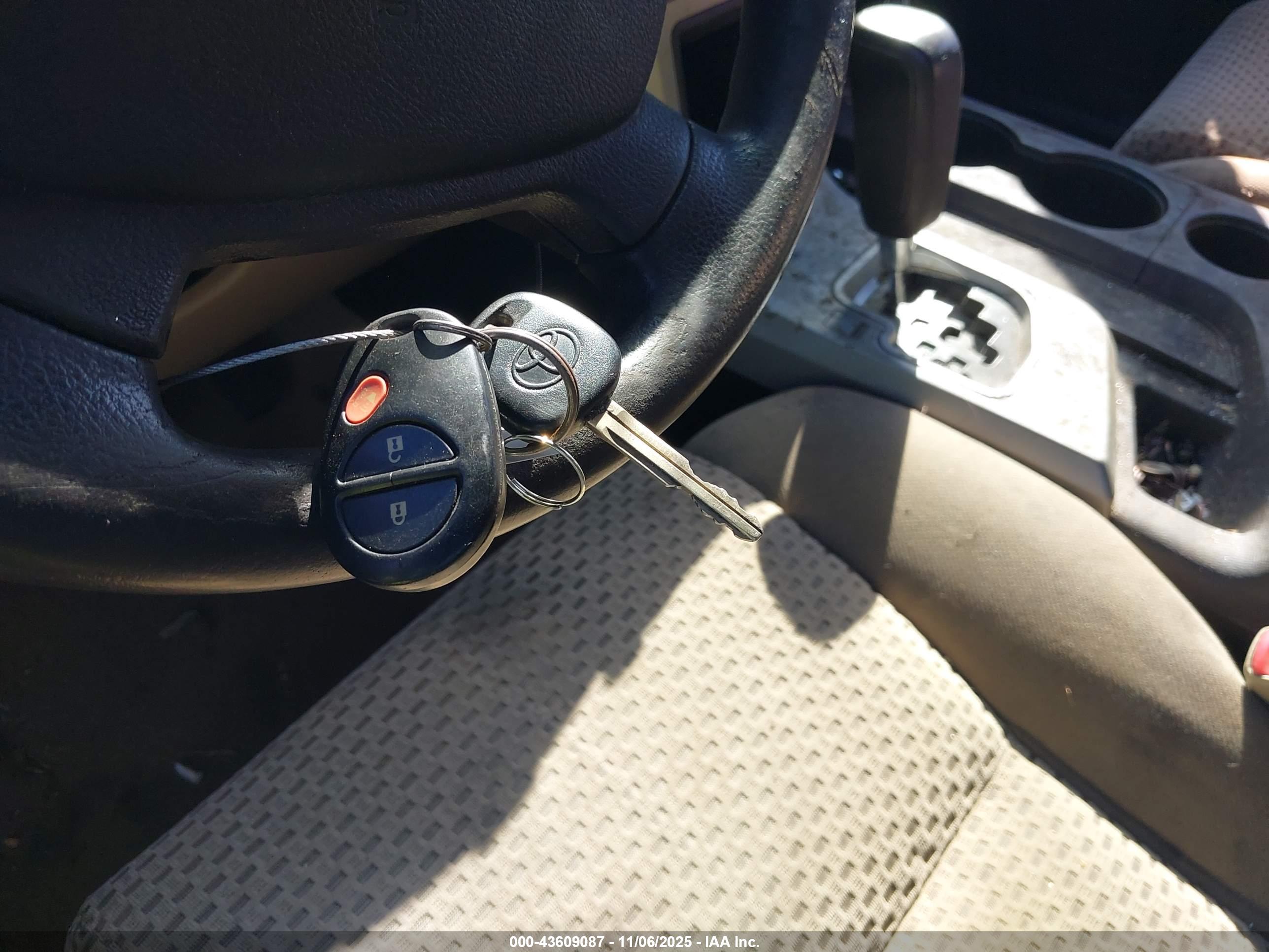 TOYOTA TUNDRA image 11