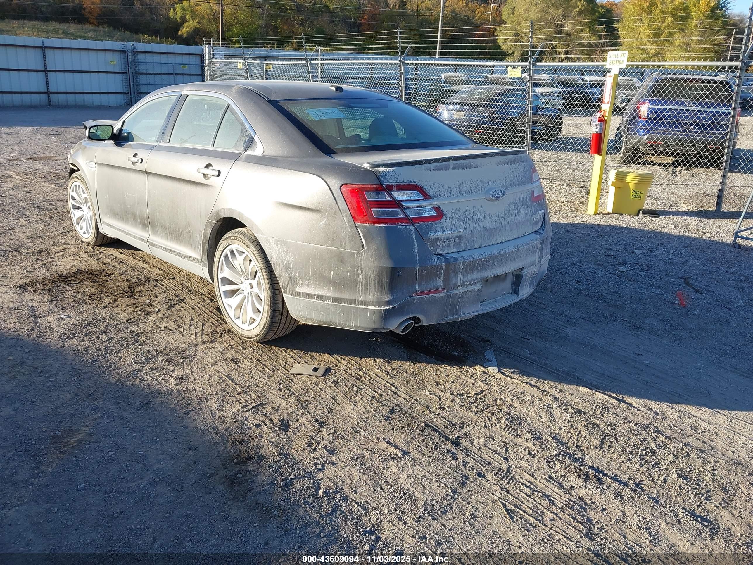 FORD TAURUS image 3