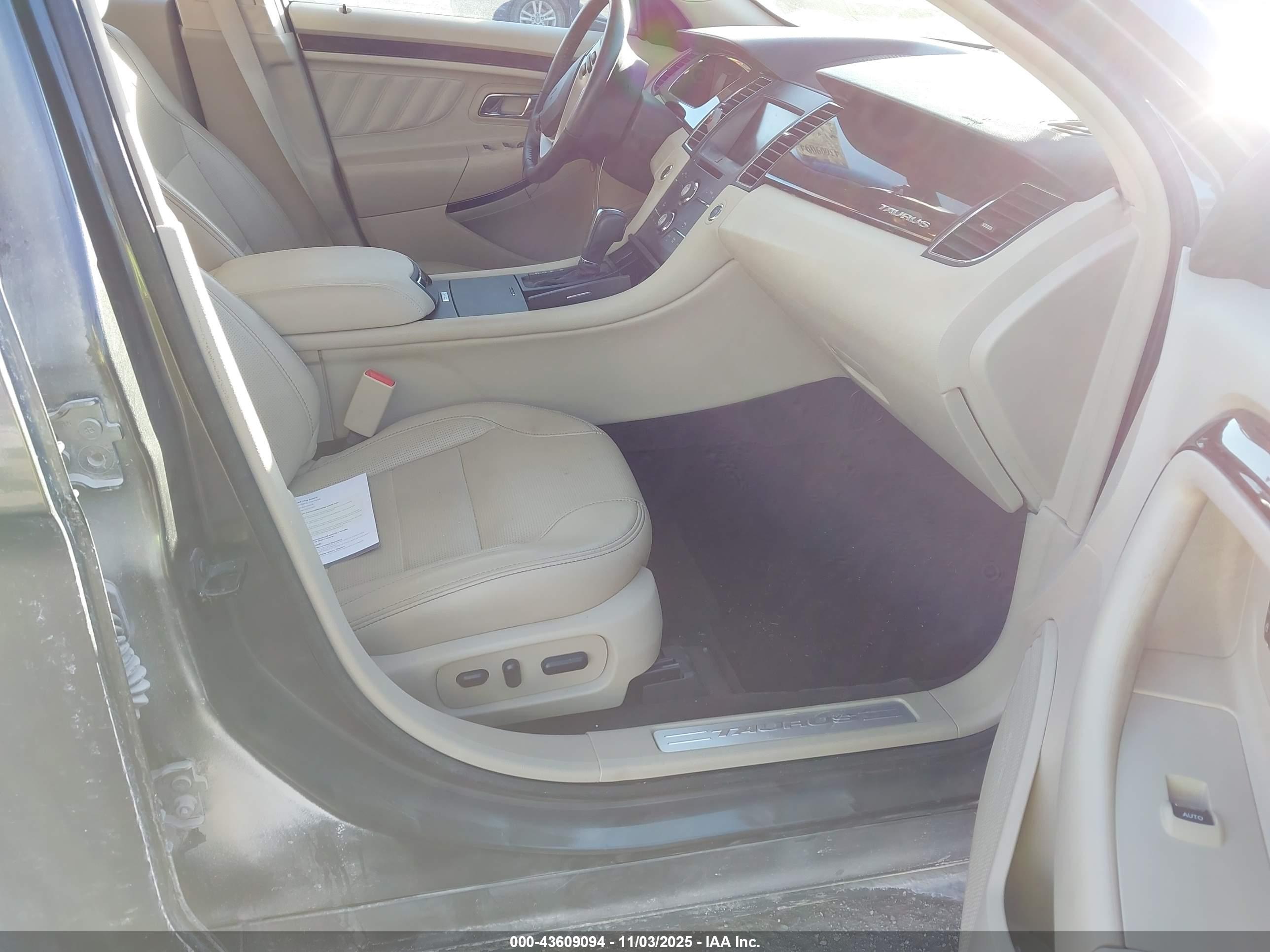 FORD TAURUS image 5