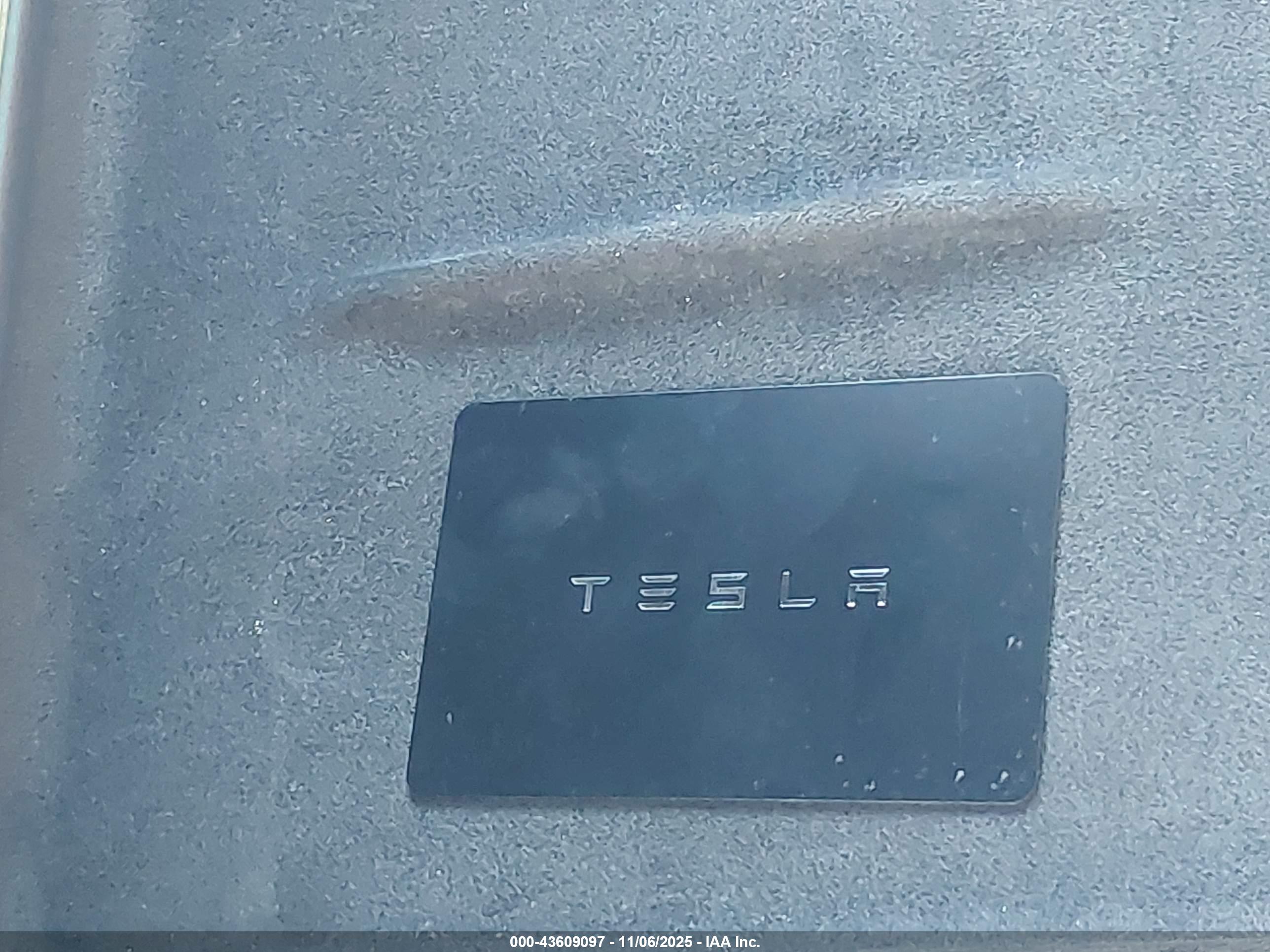 TESLA MODEL image 11