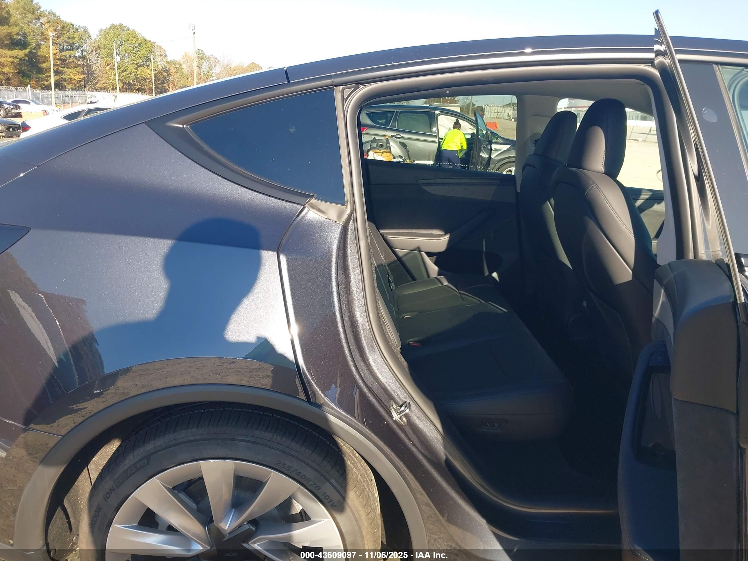 TESLA MODEL image 8