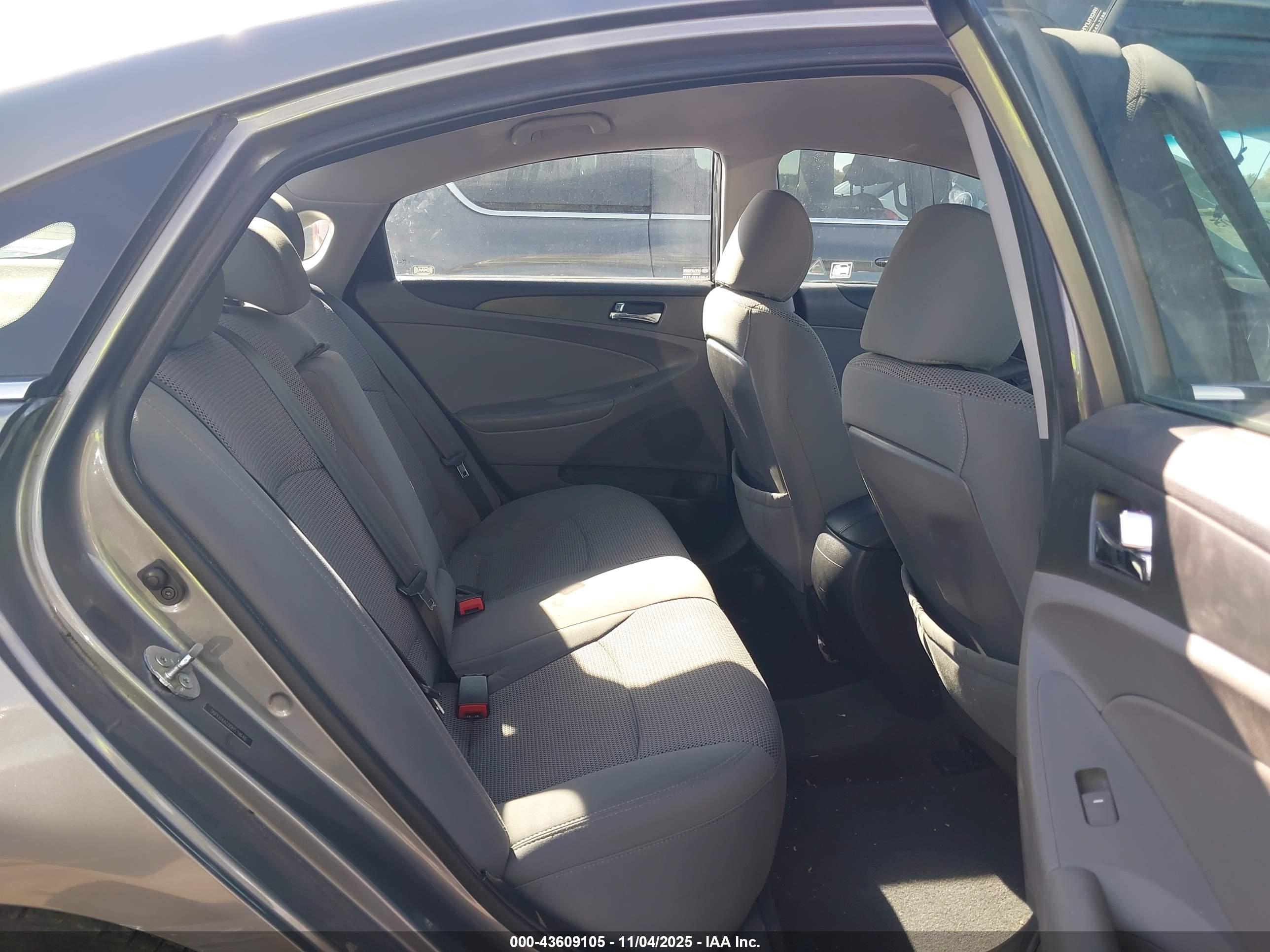 HYUNDAI SONATA image 8
