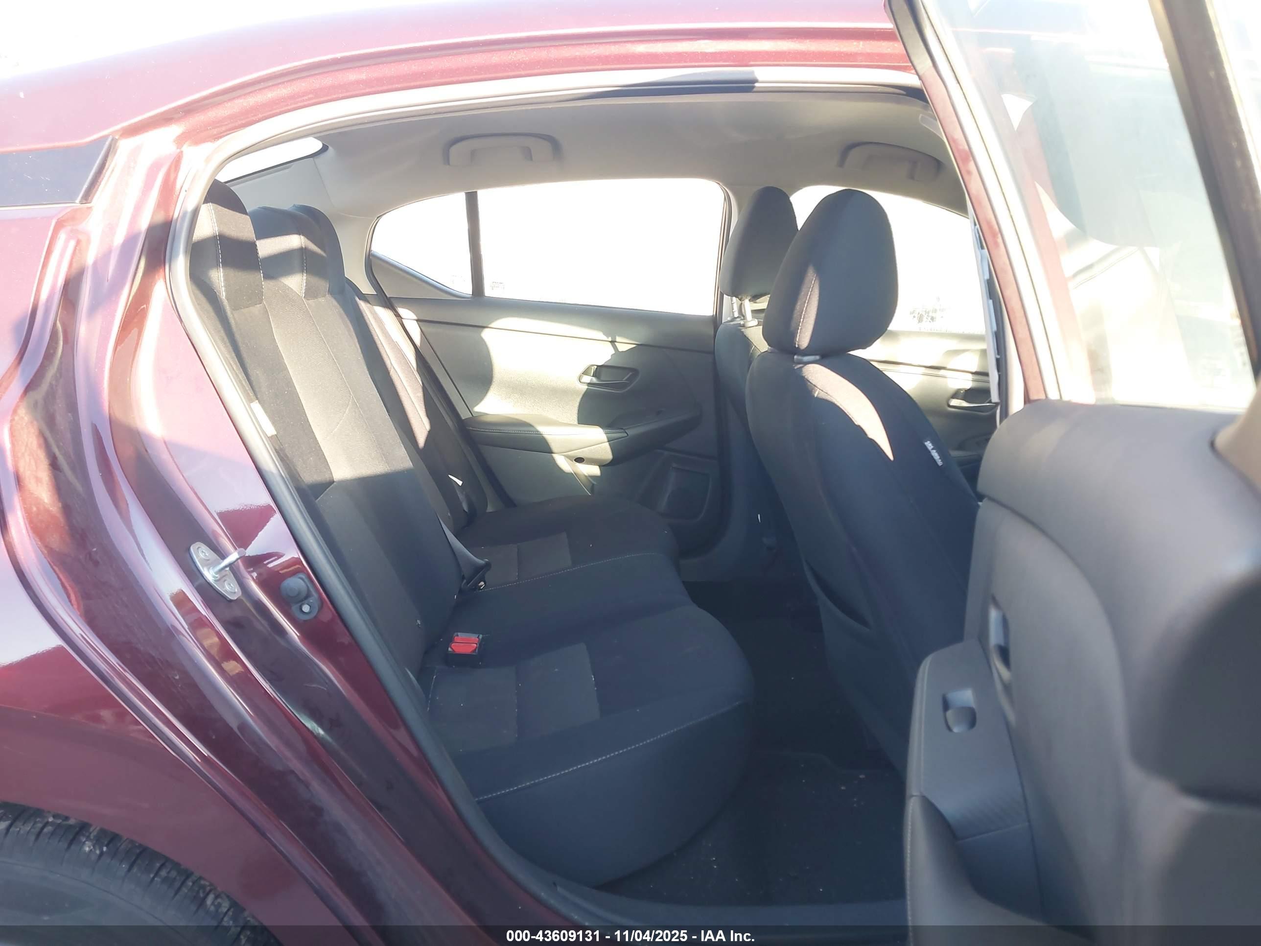 NISSAN SENTRA image 8