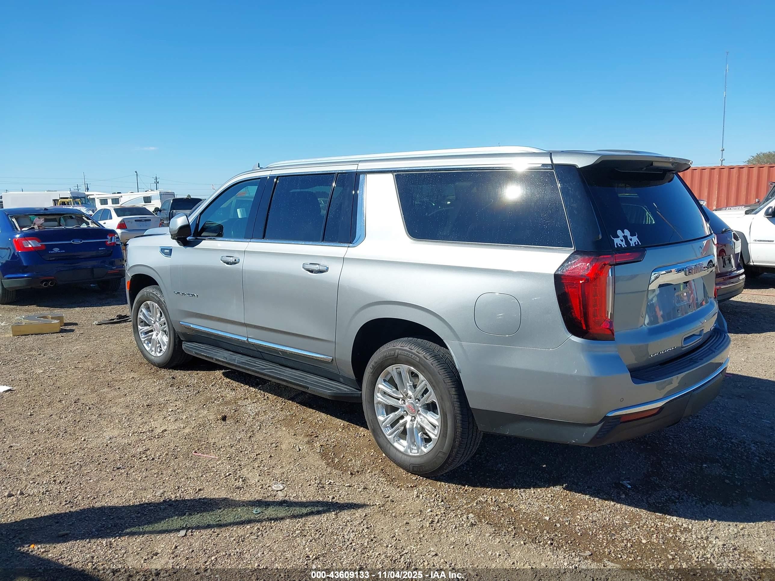 GMC YUKON image 3