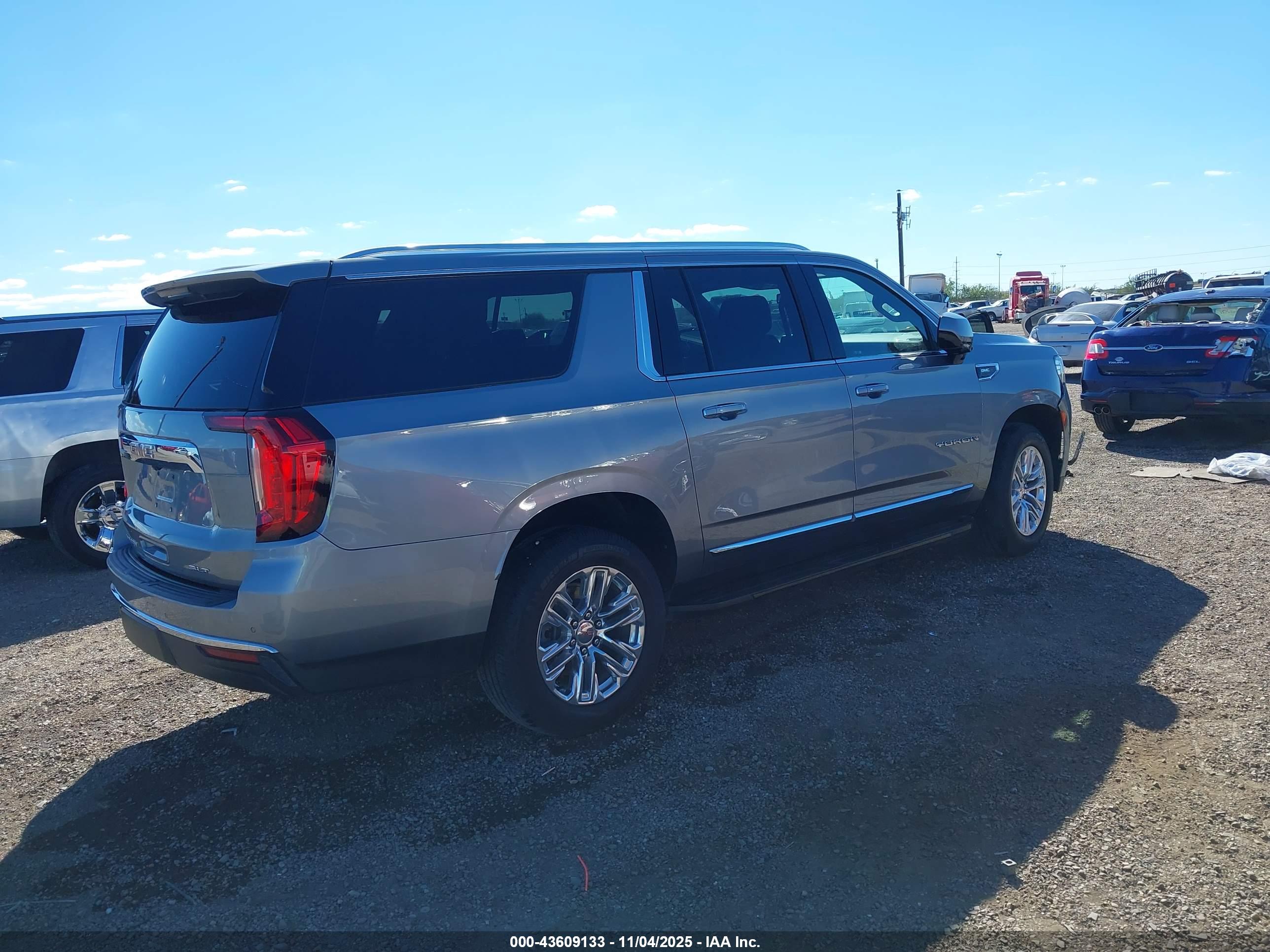 GMC YUKON image 4