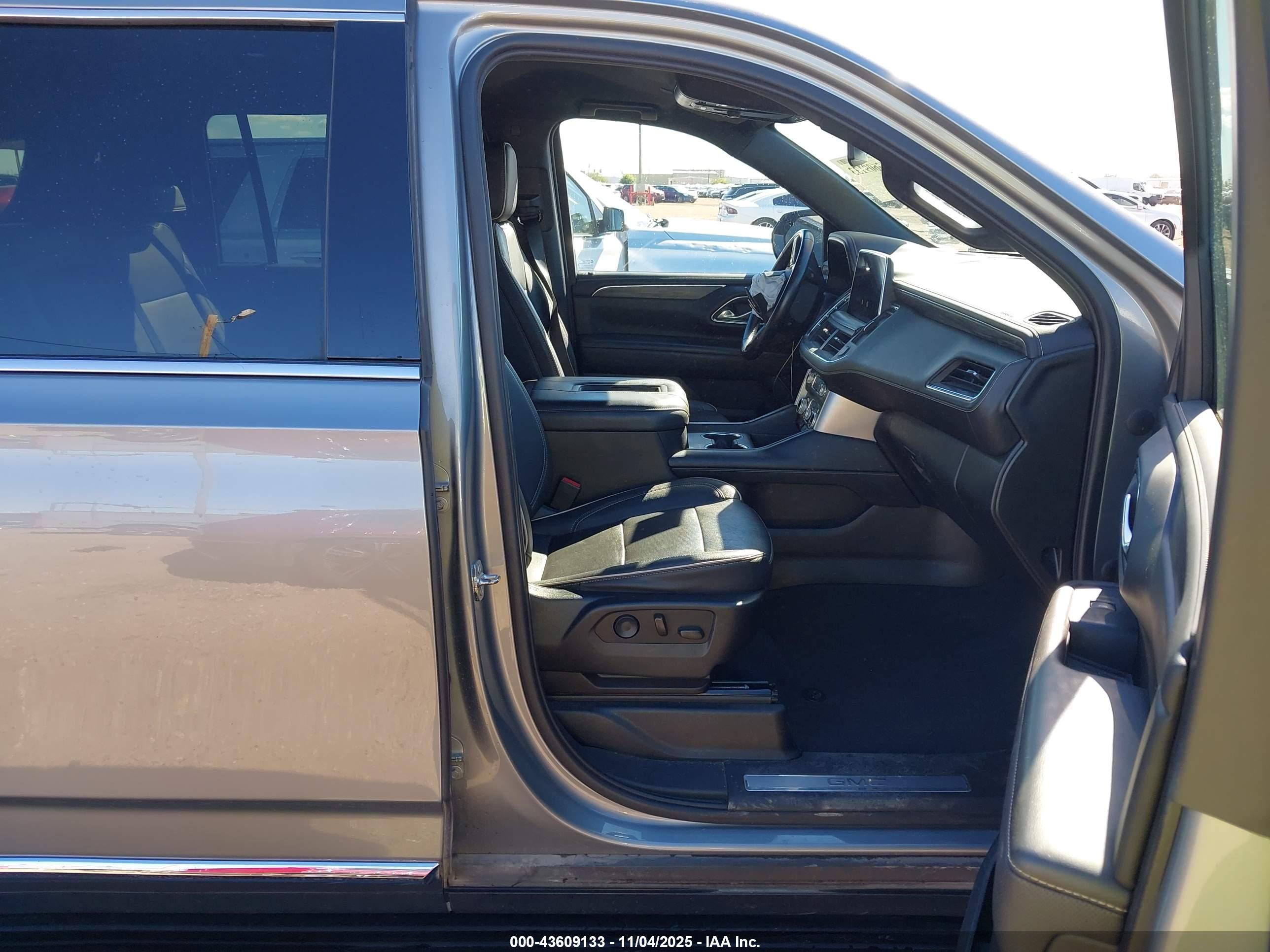 GMC YUKON image 5