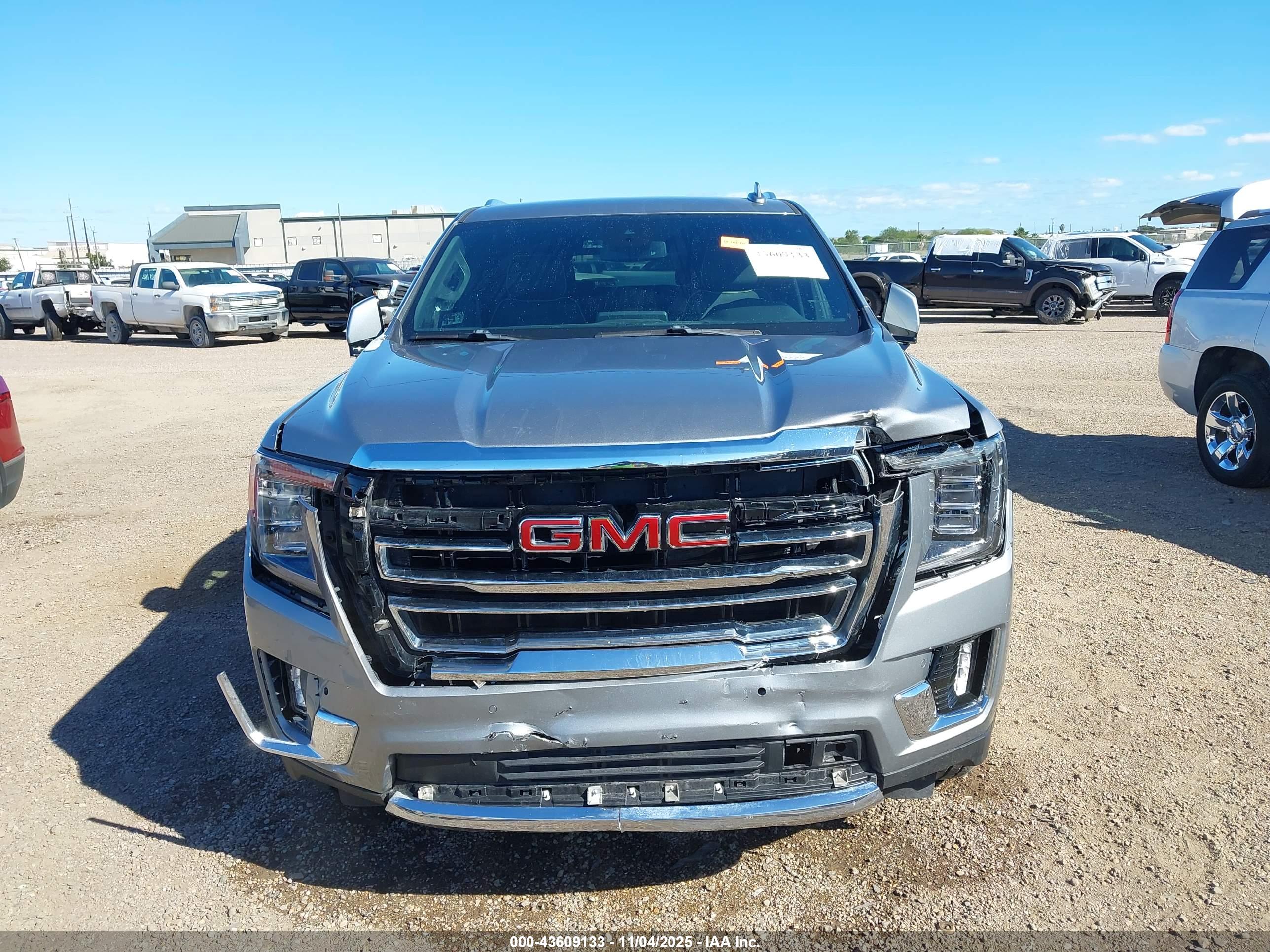 GMC YUKON image 6