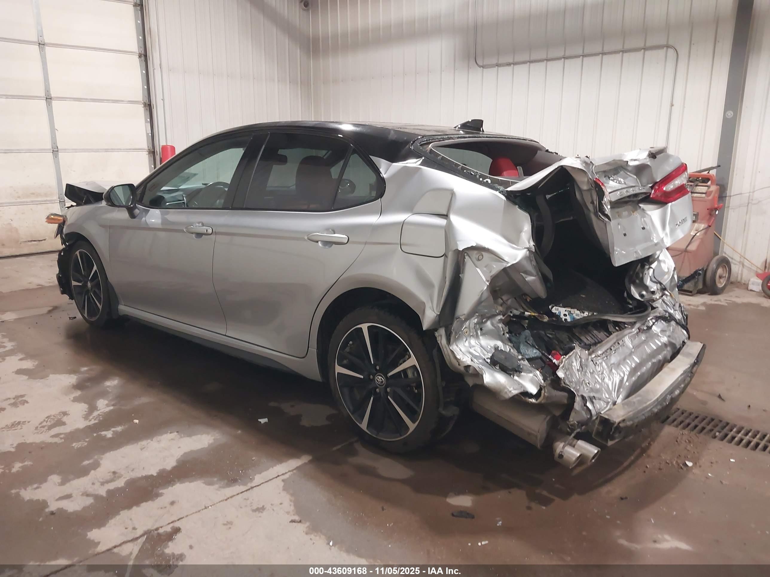 TOYOTA CAMRY image 3
