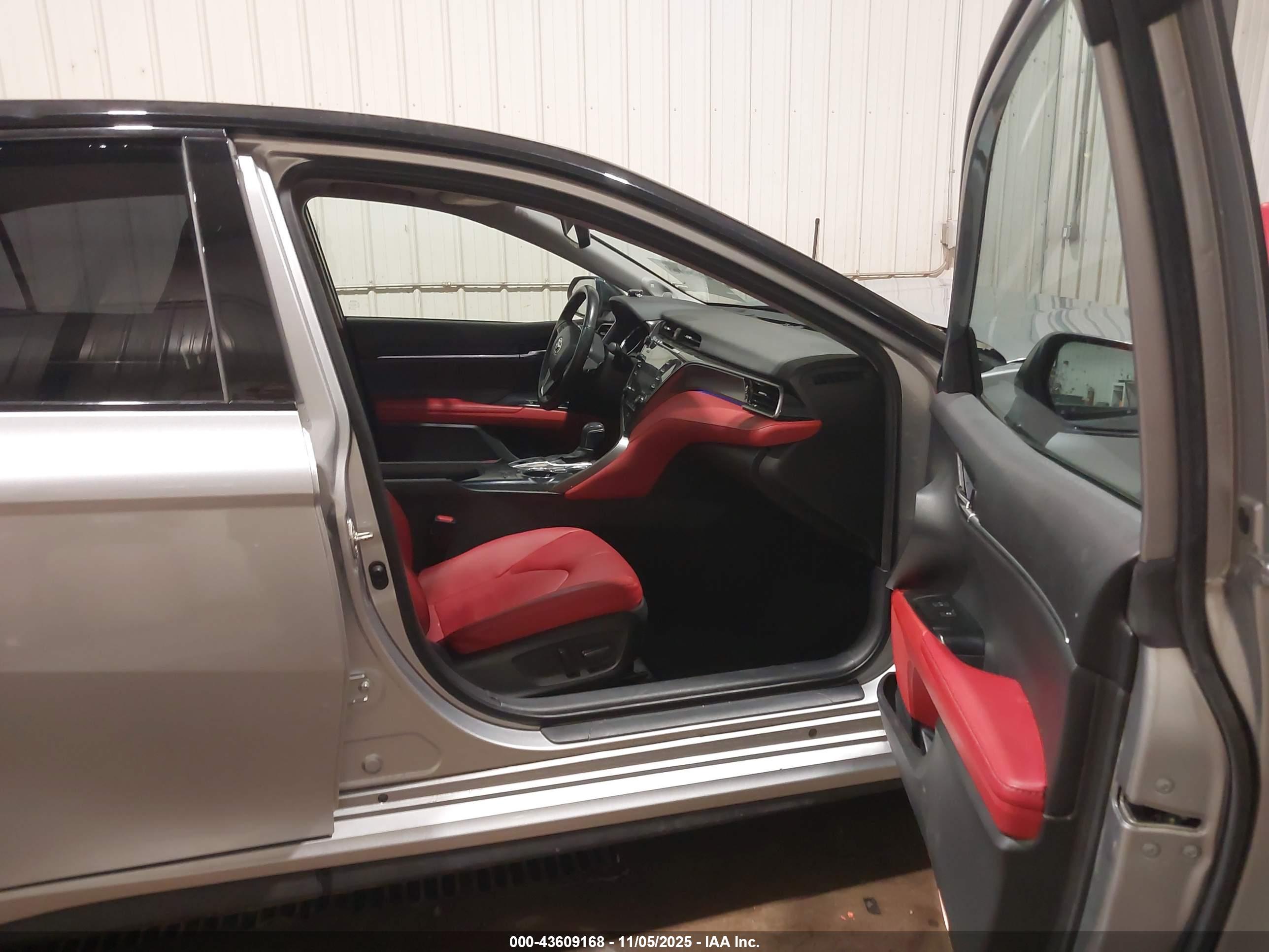 TOYOTA CAMRY image 5