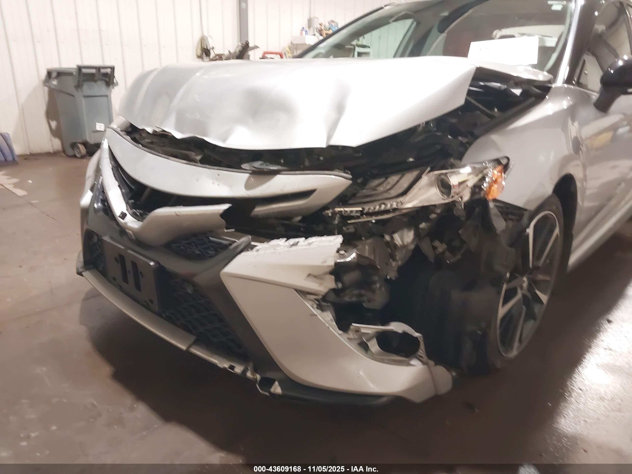 TOYOTA CAMRY image 6