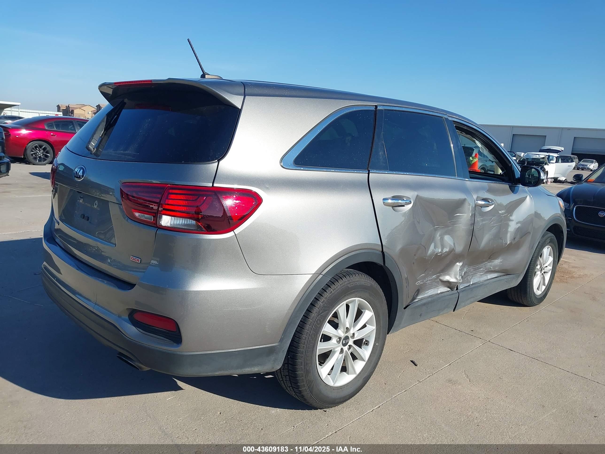 KIA SORENTO image 4