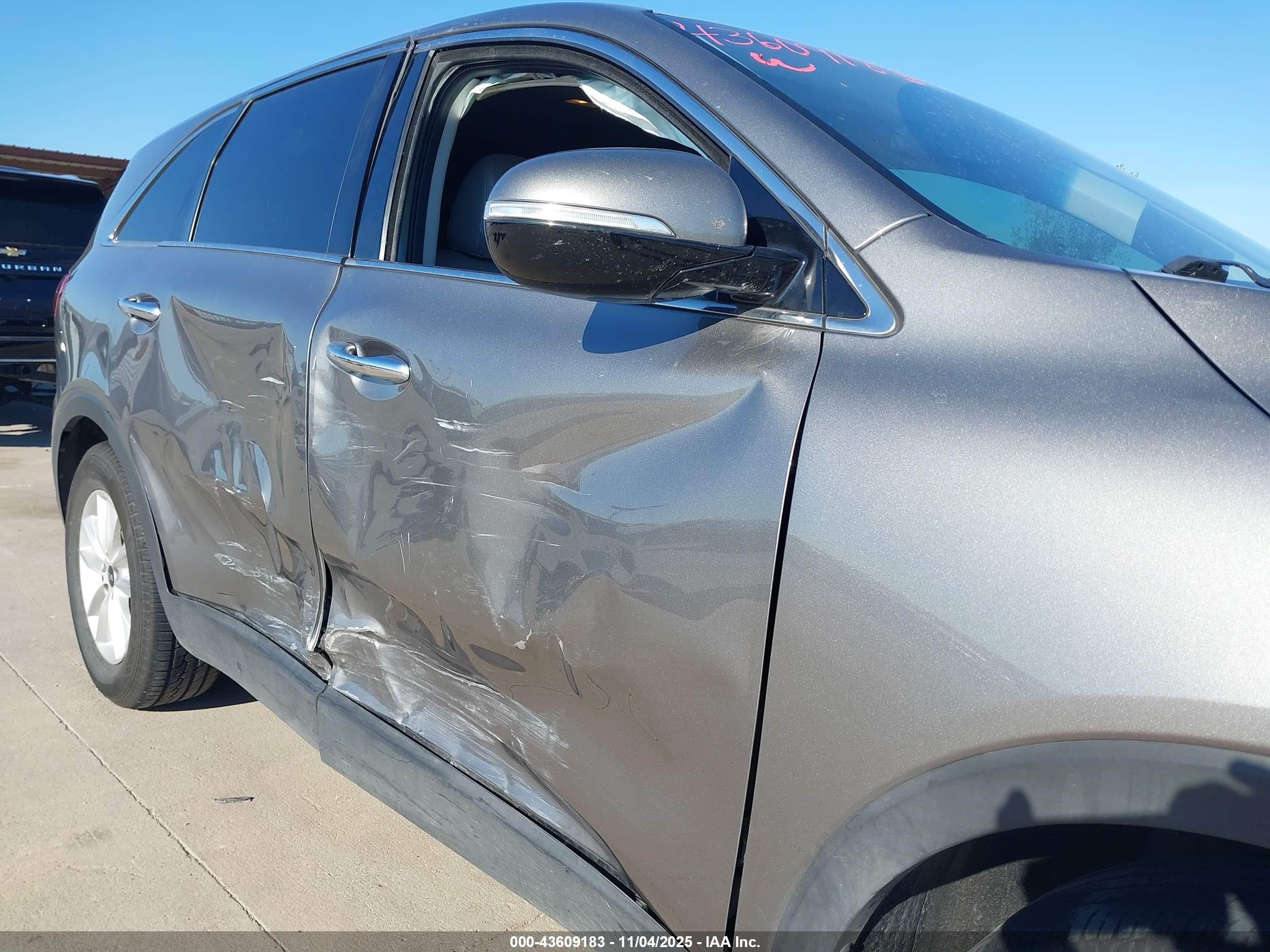 KIA SORENTO image 6