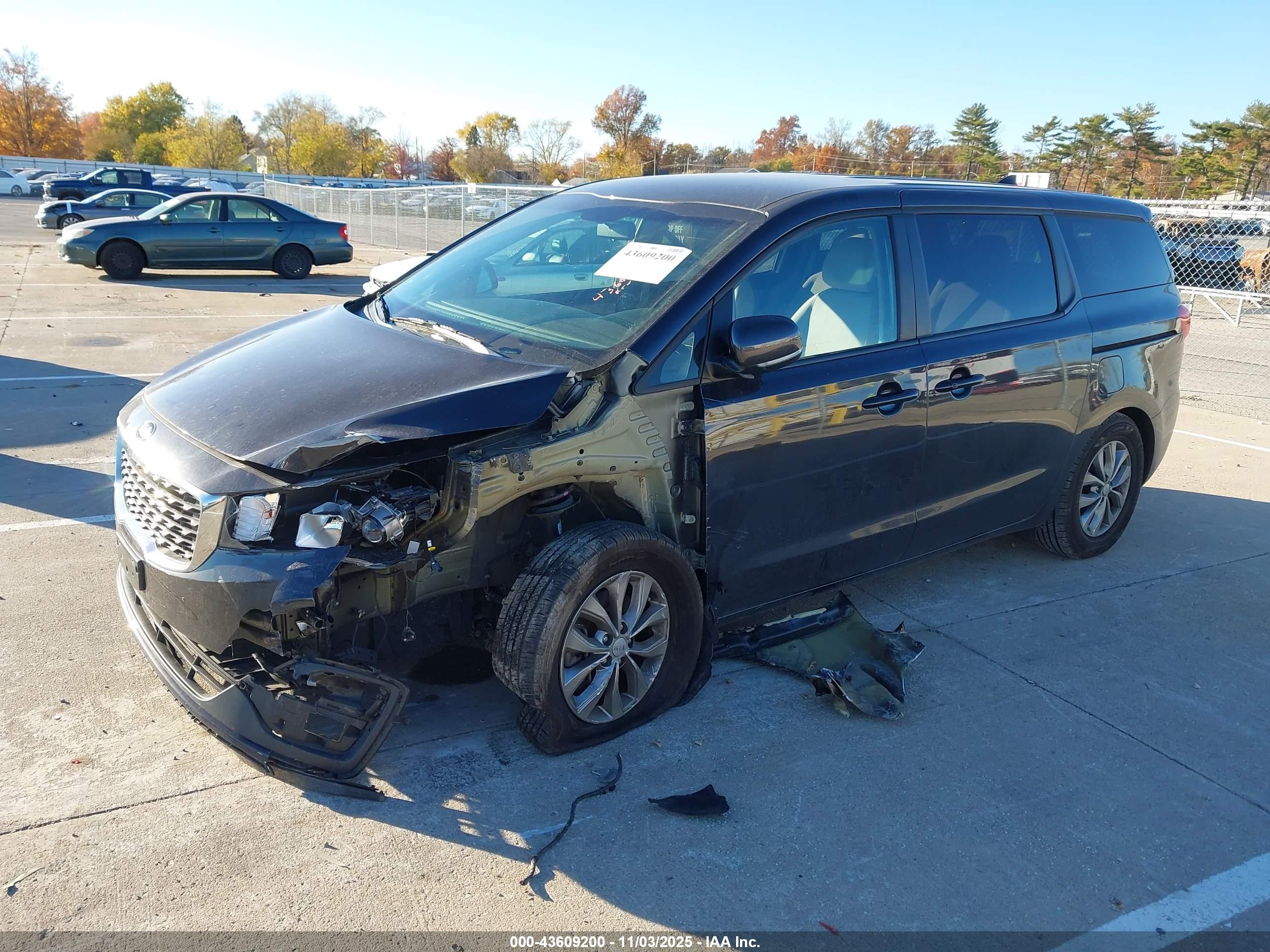 KIA SEDONA image 2