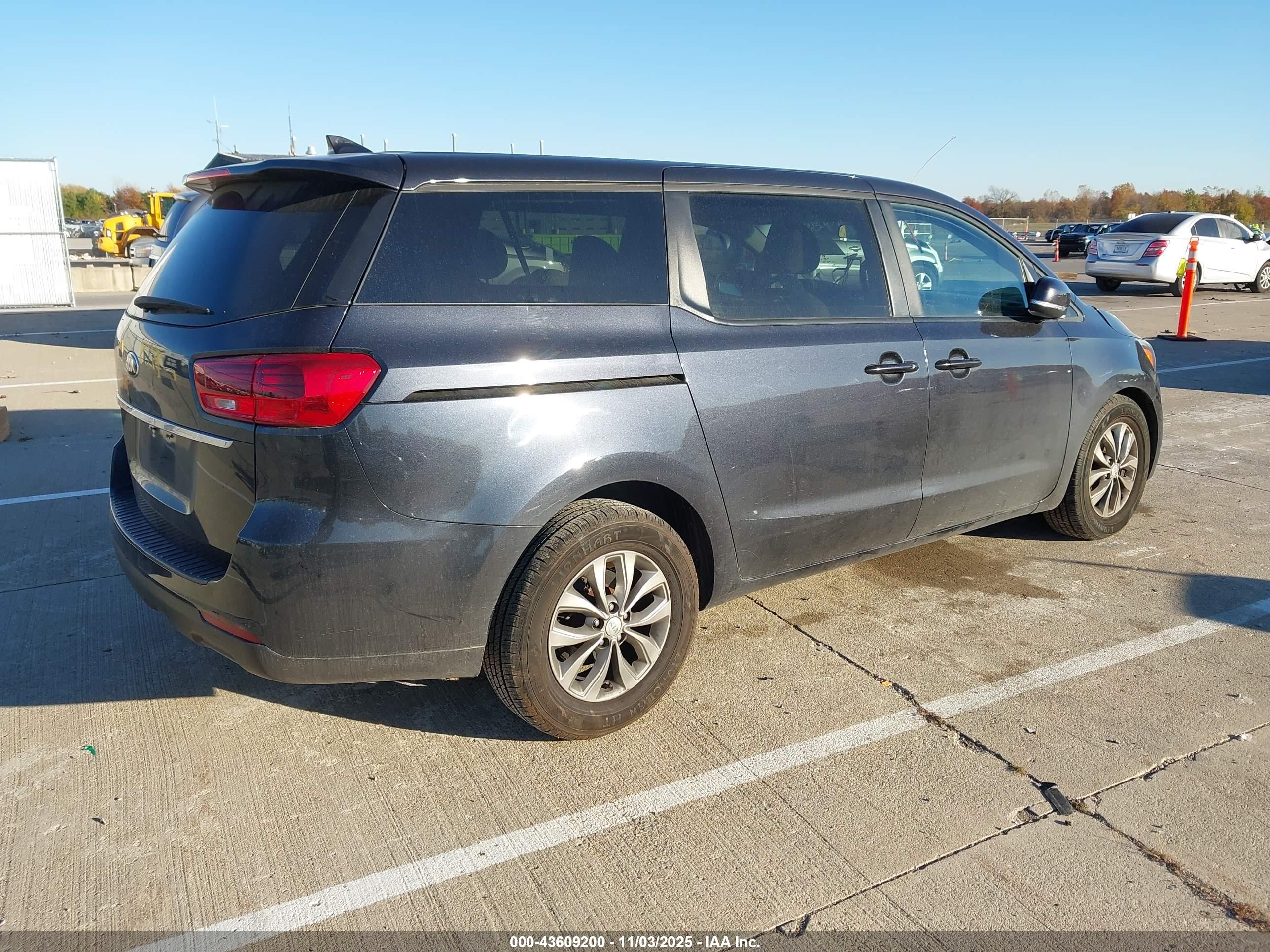 KIA SEDONA image 4