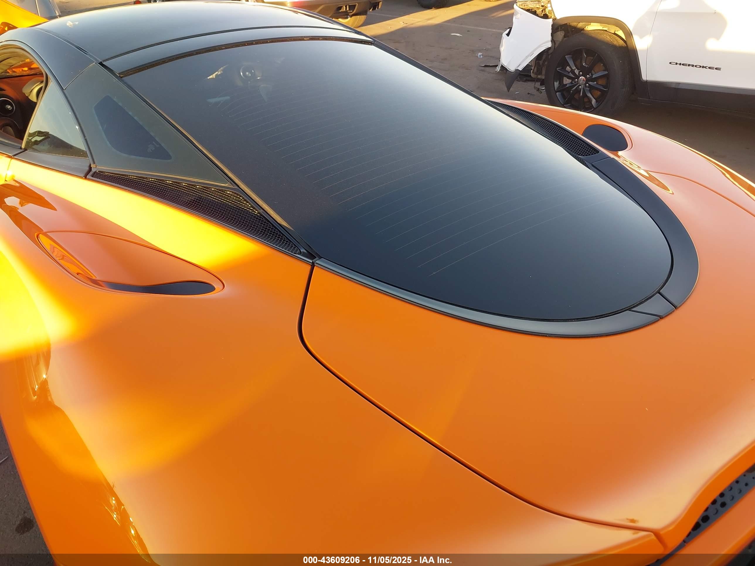 MCLAREN GT image 10
