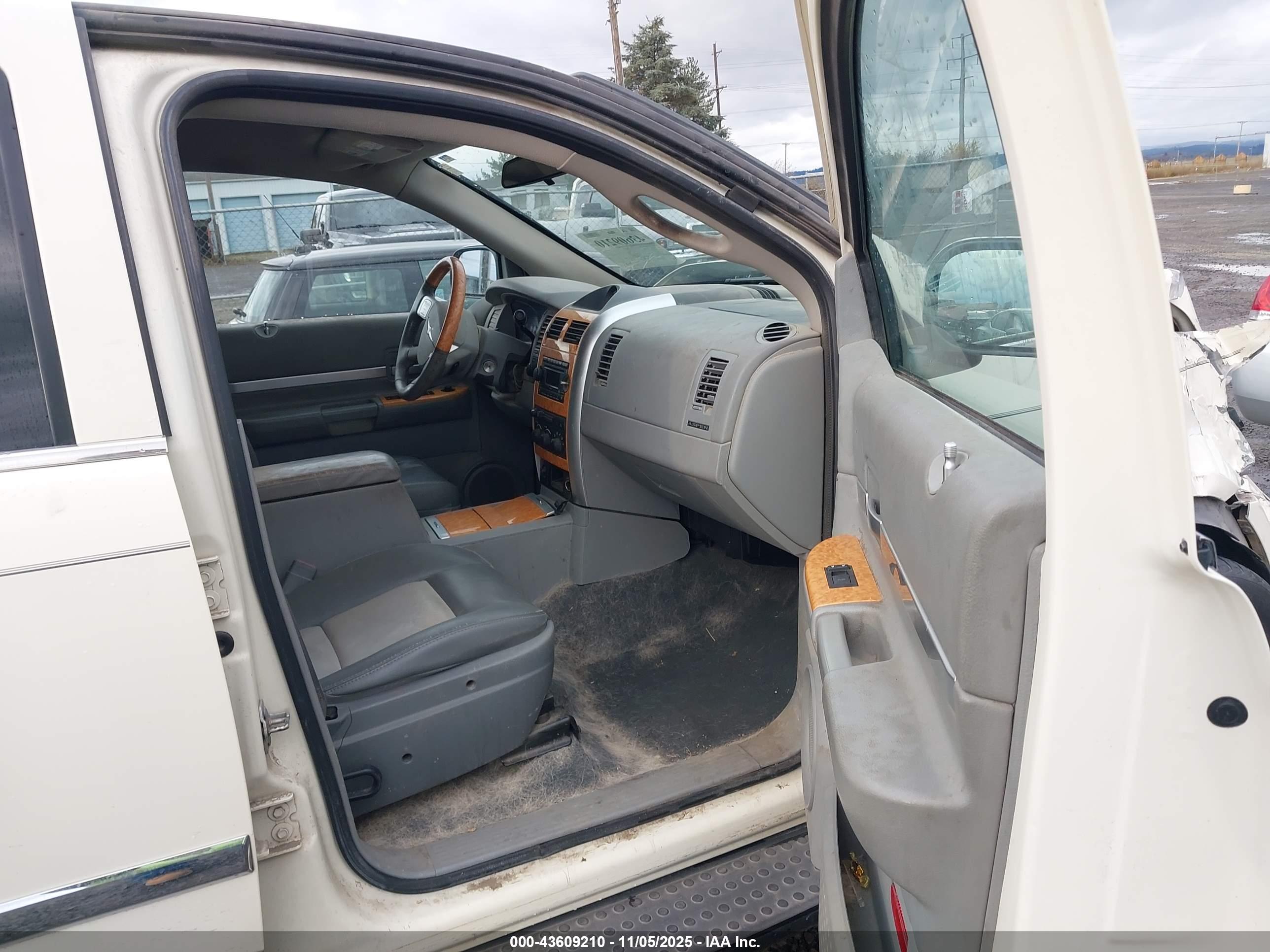 CHRYSLER ASPEN image 5