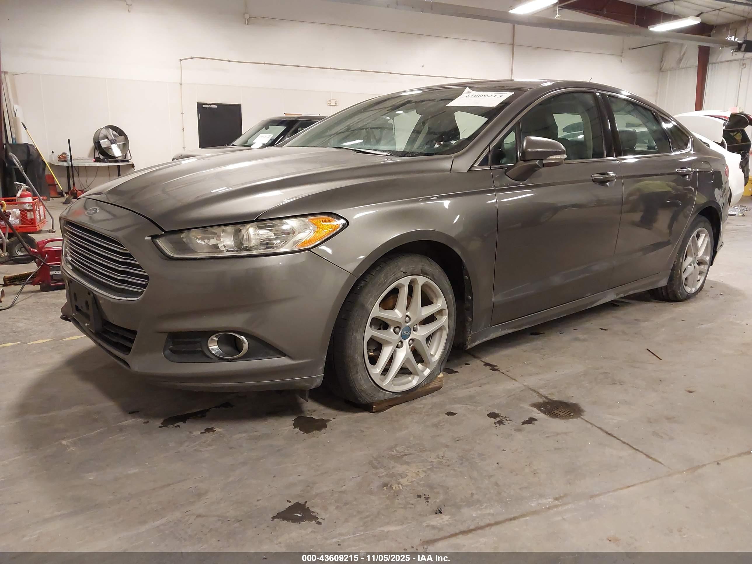 FORD FUSION image 2