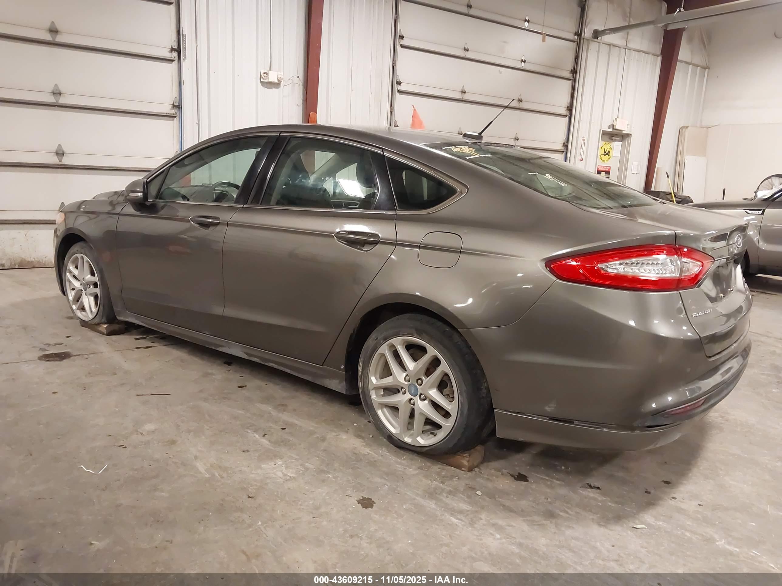 FORD FUSION image 3