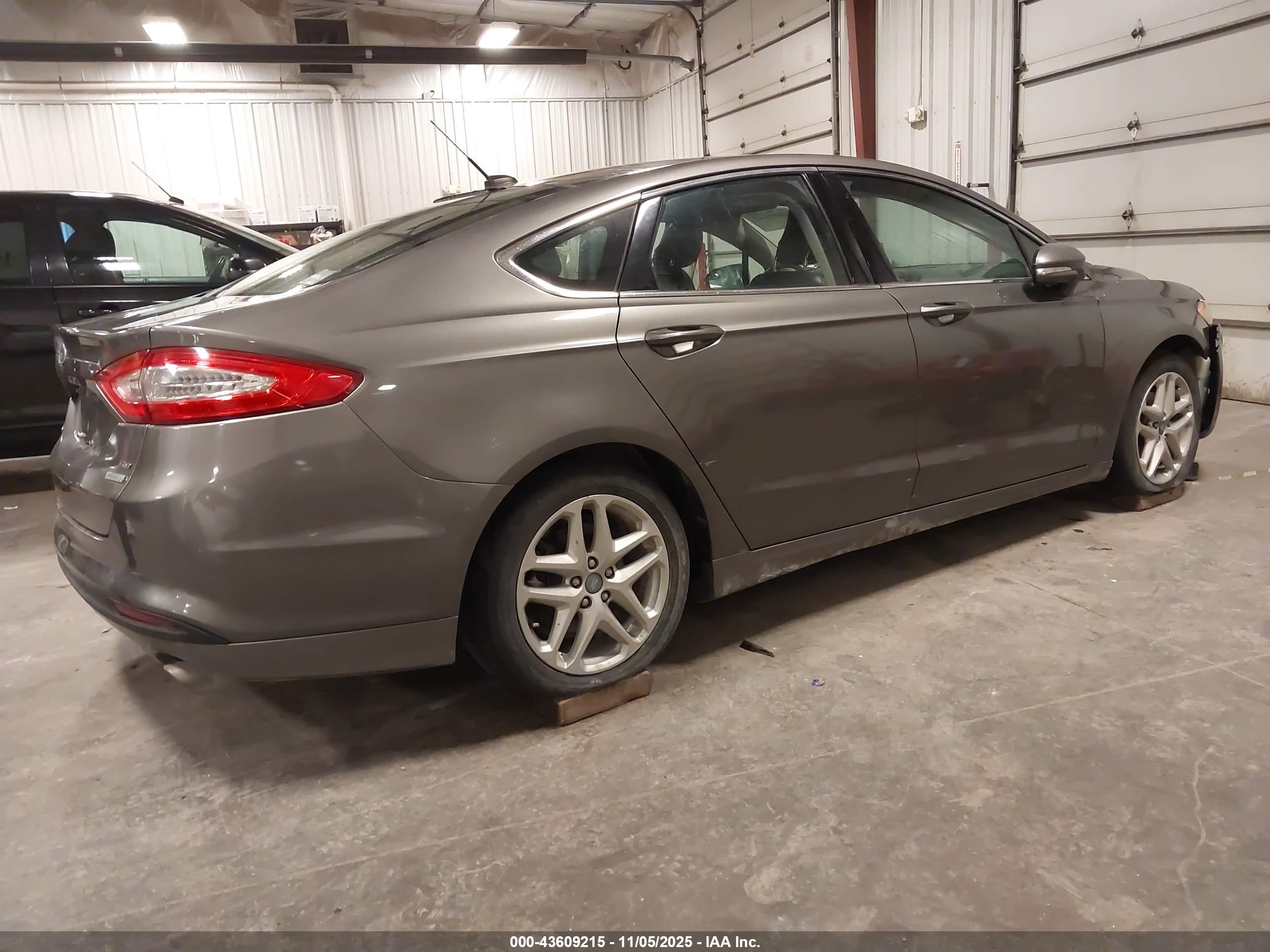 FORD FUSION image 4