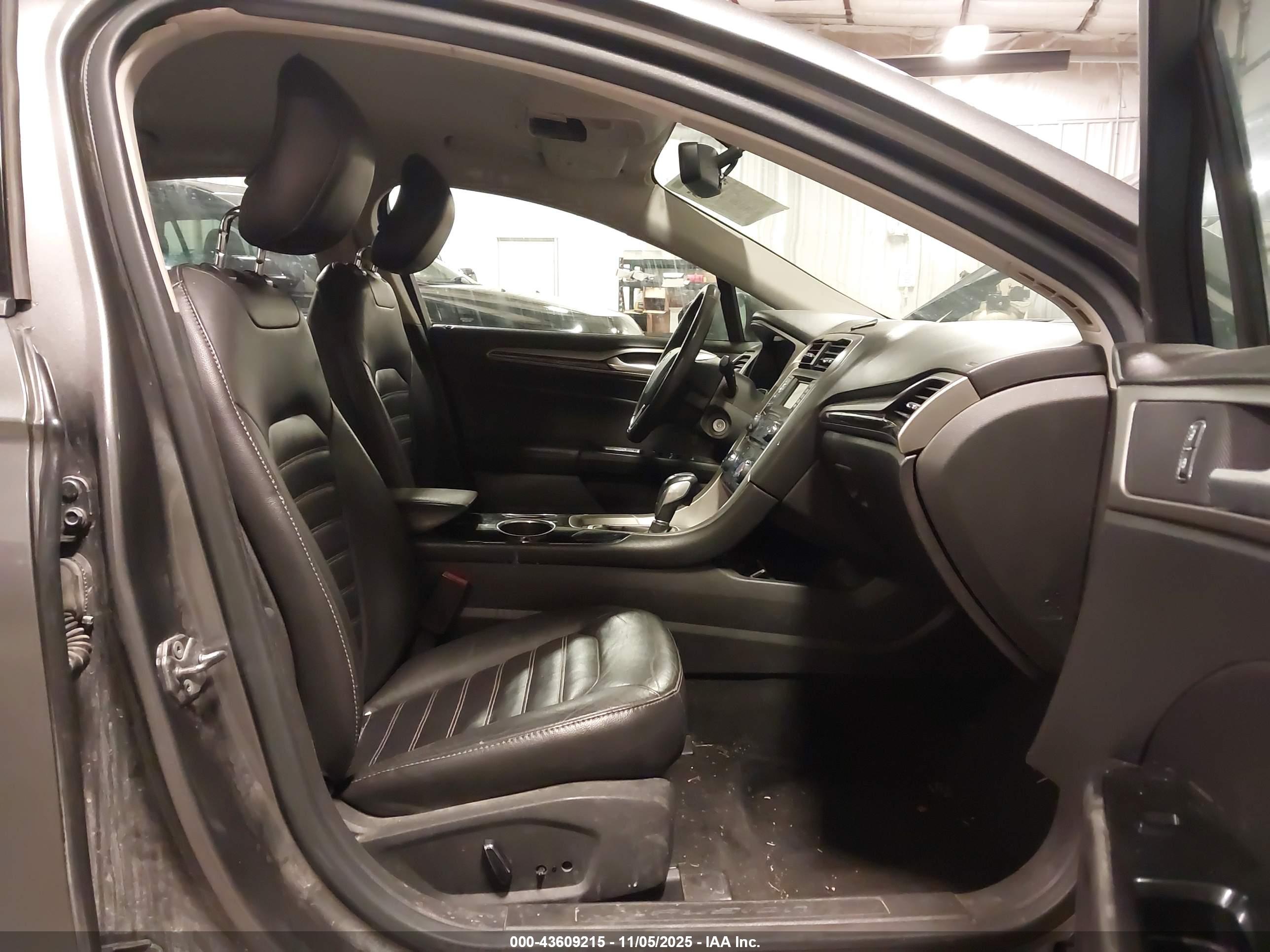 FORD FUSION image 5