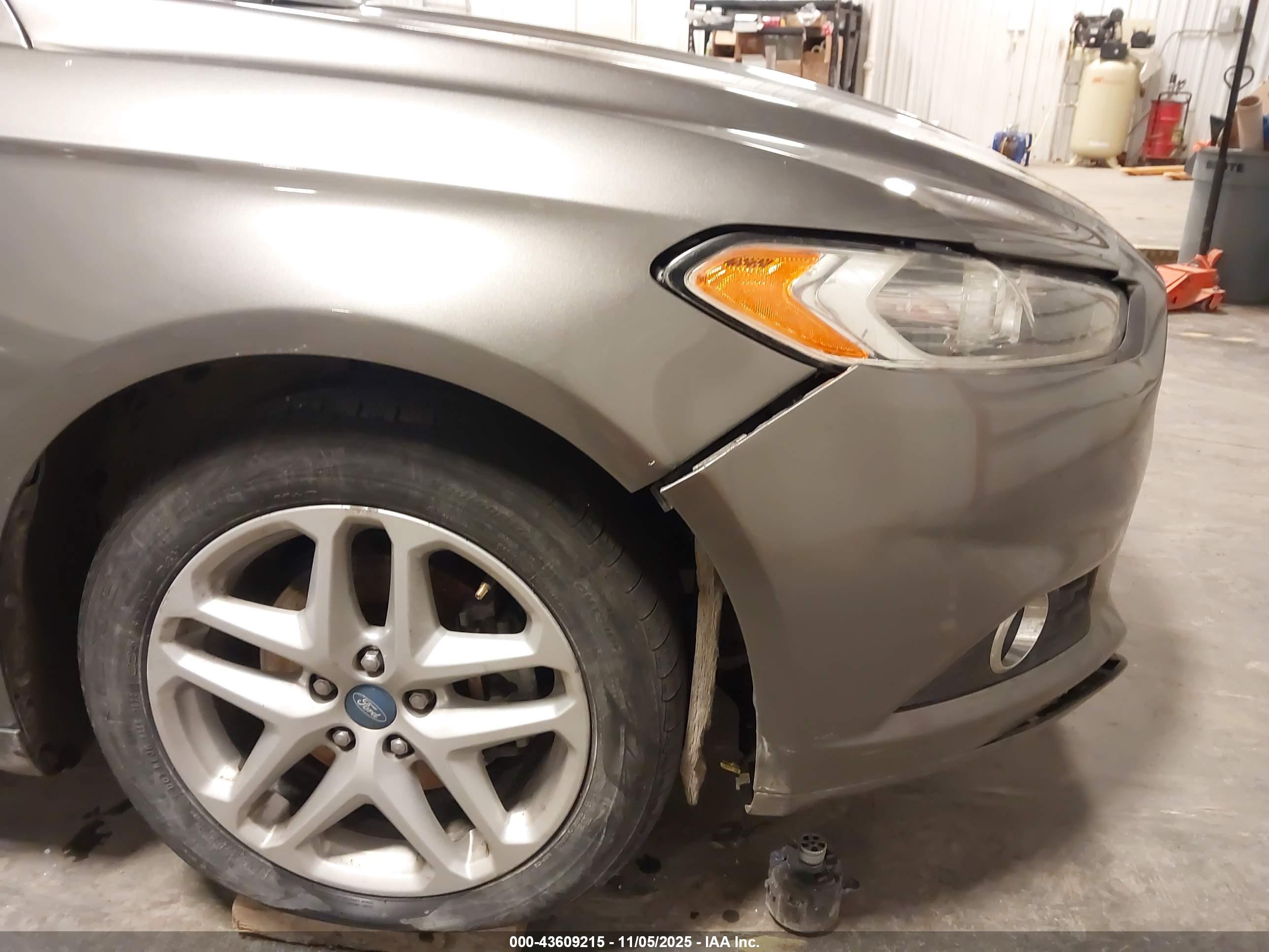 FORD FUSION image 6