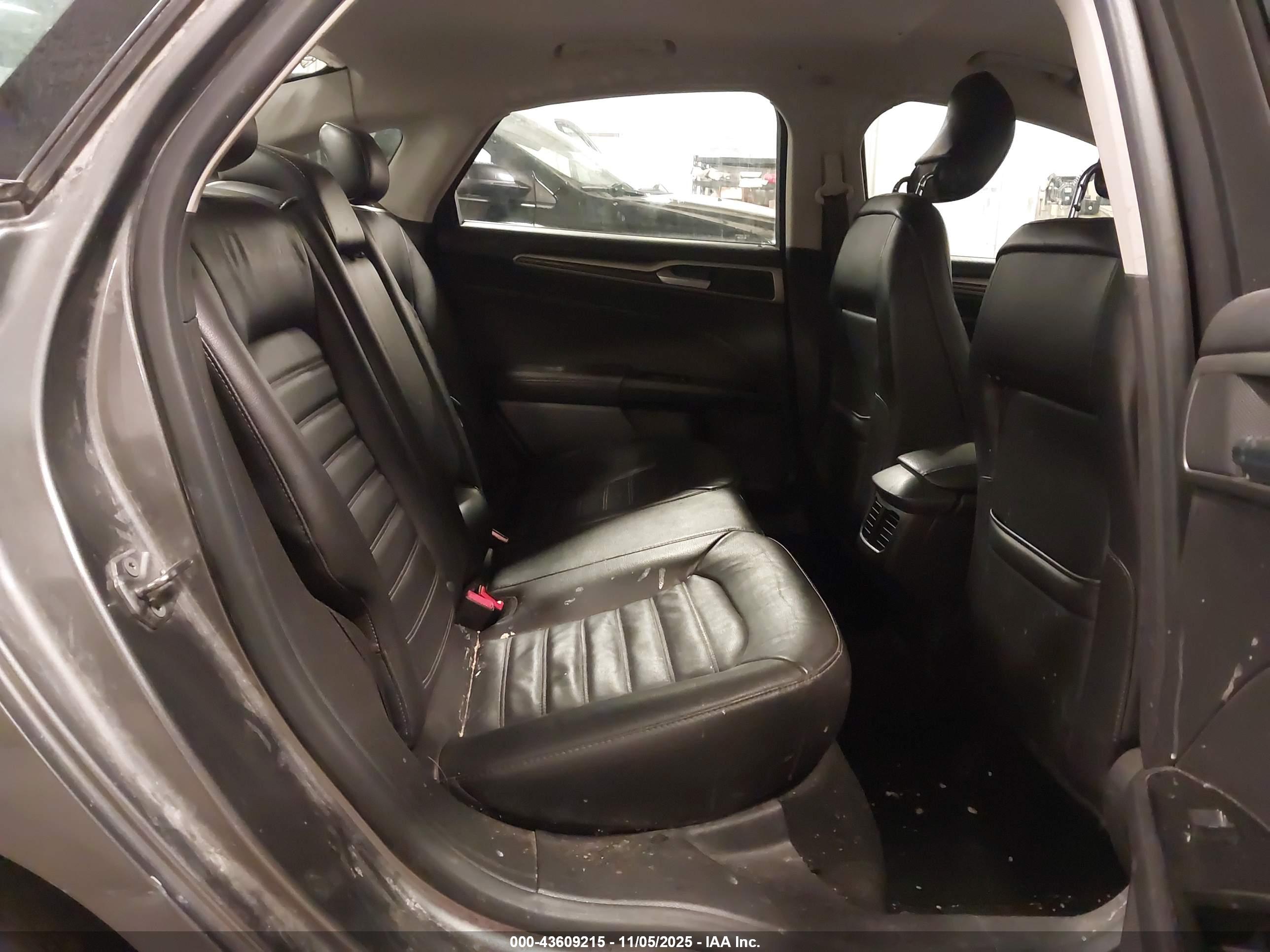 FORD FUSION image 8