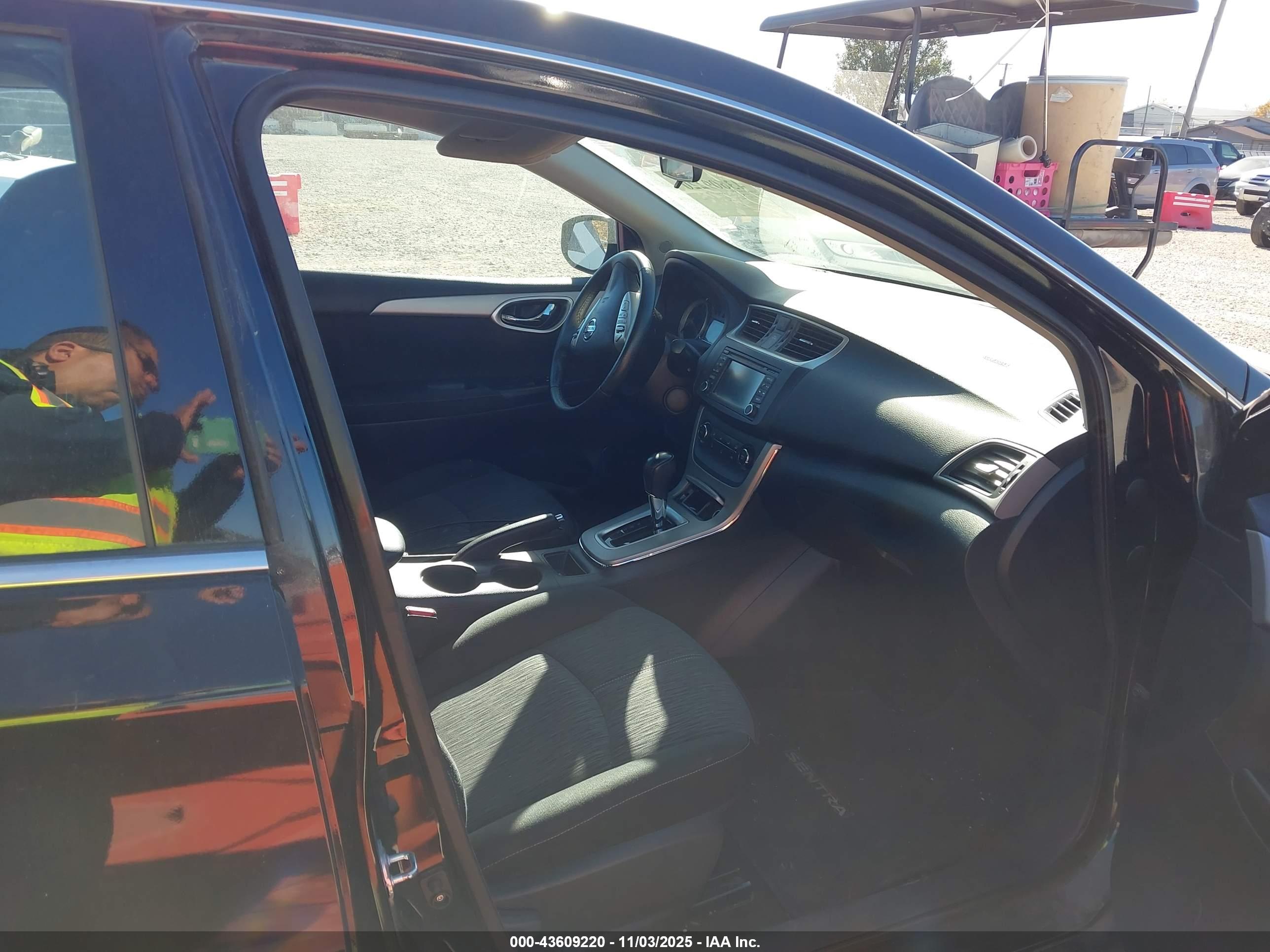 NISSAN SENTRA image 5