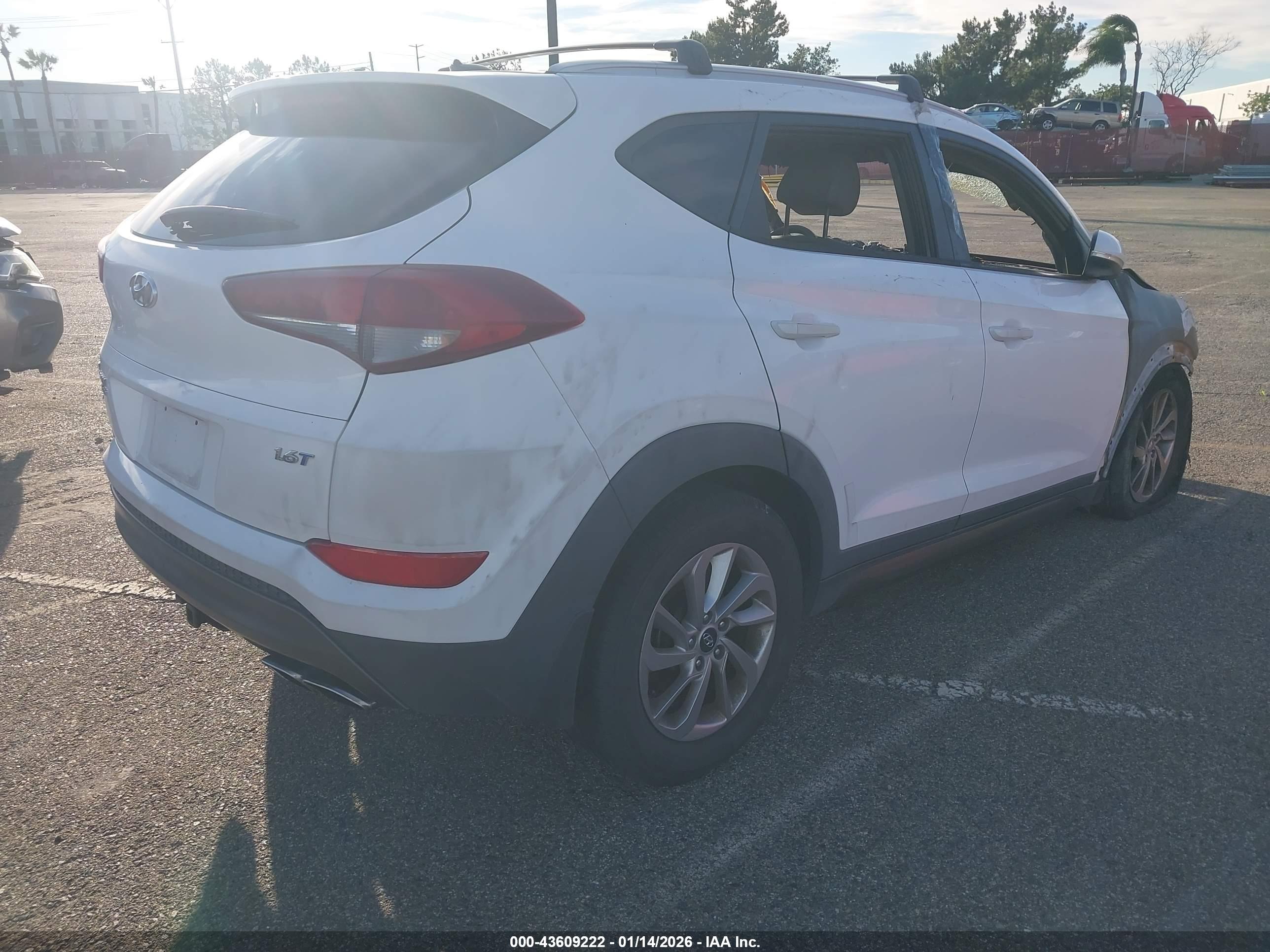 HYUNDAI TUCSON image 4