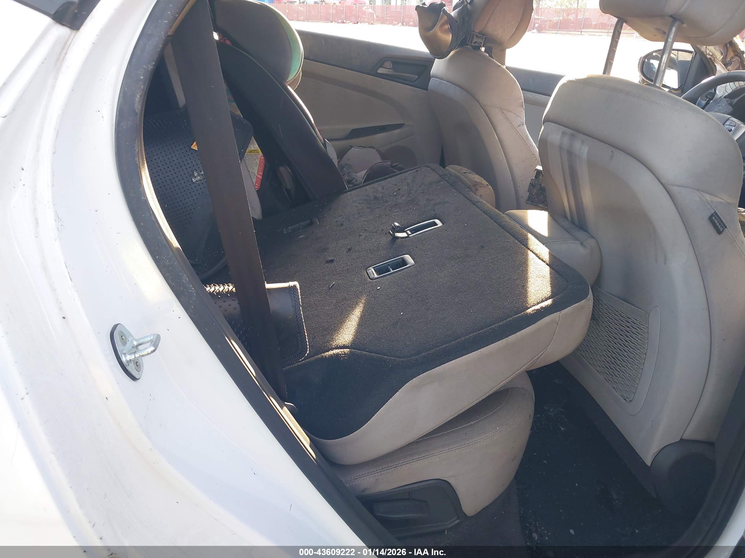 HYUNDAI TUCSON image 8