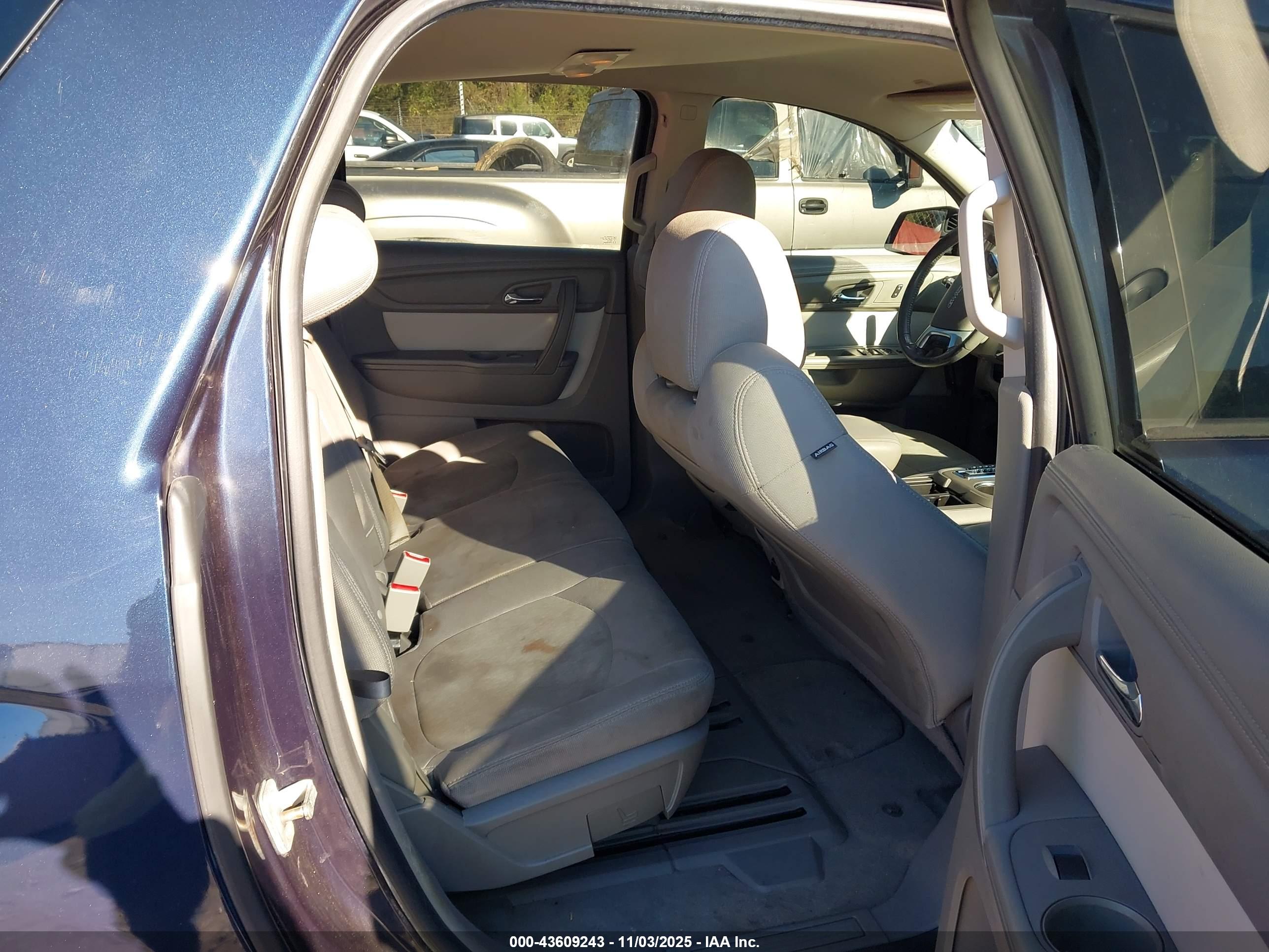 GMC ACADIA image 8