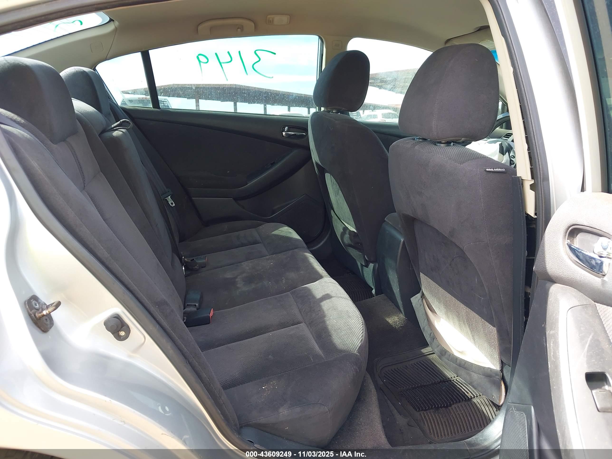 NISSAN ALTIMA image 8