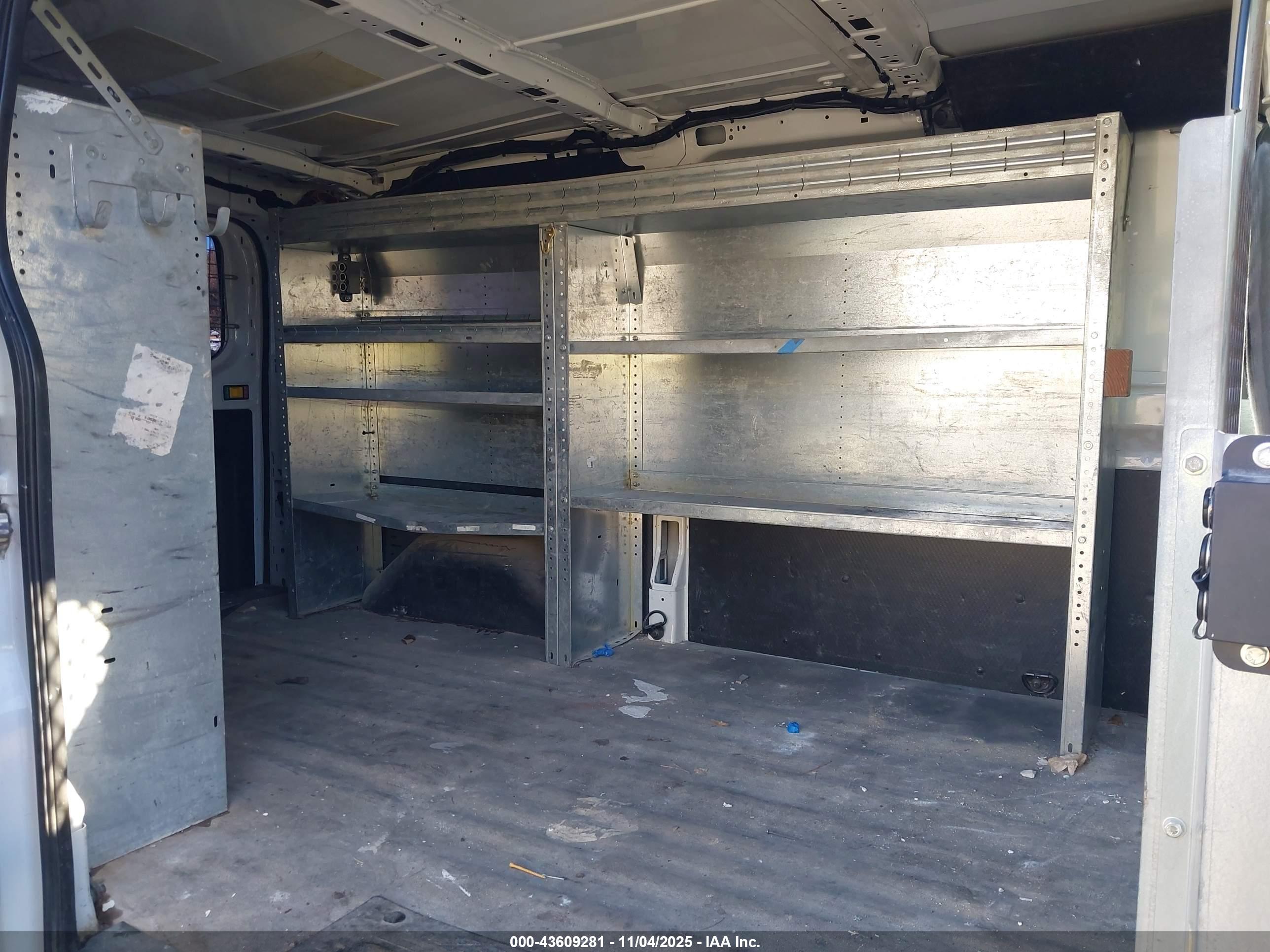 FORD TRANSIT-150 image 8