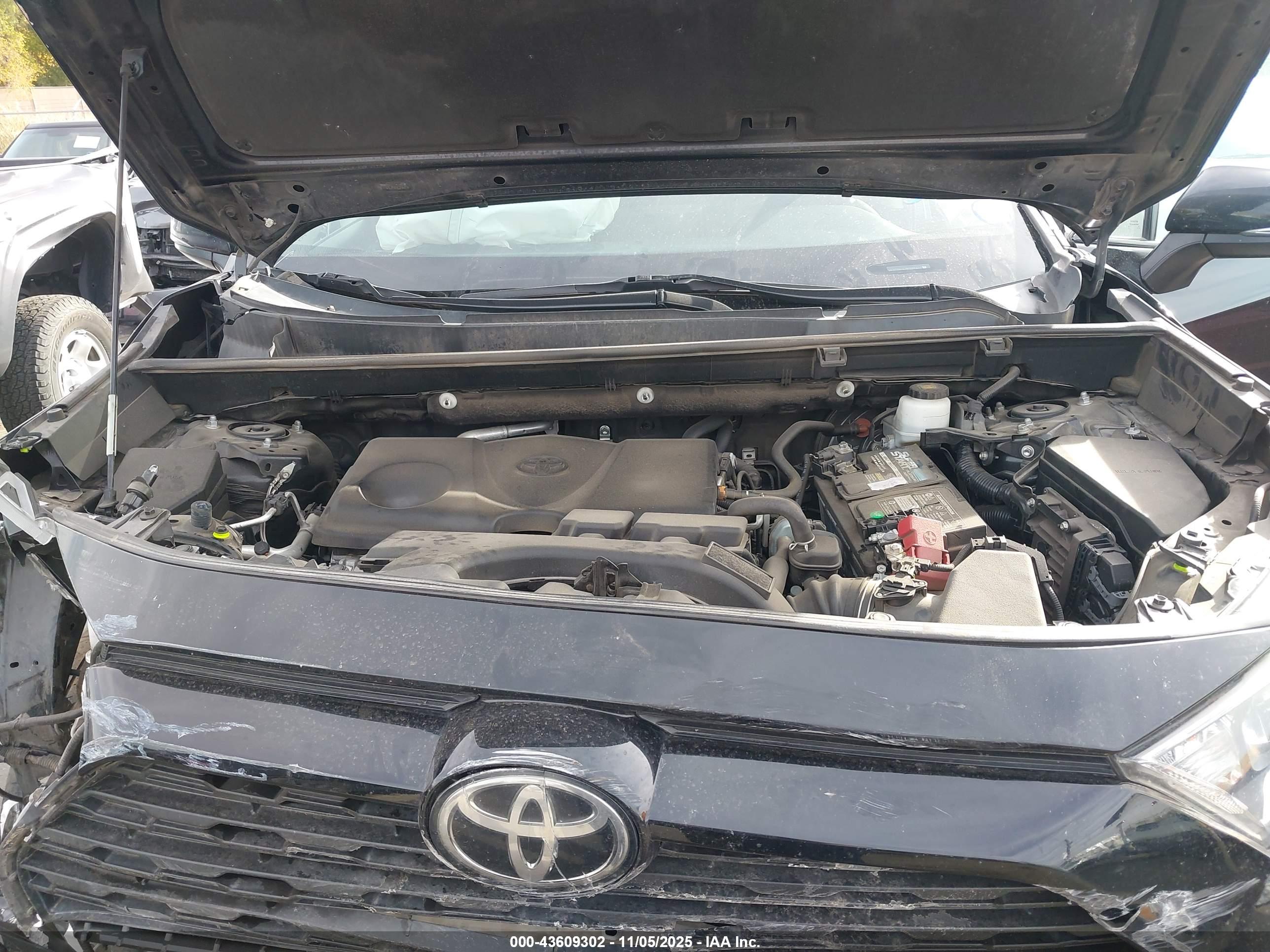 TOYOTA RAV4 image 10