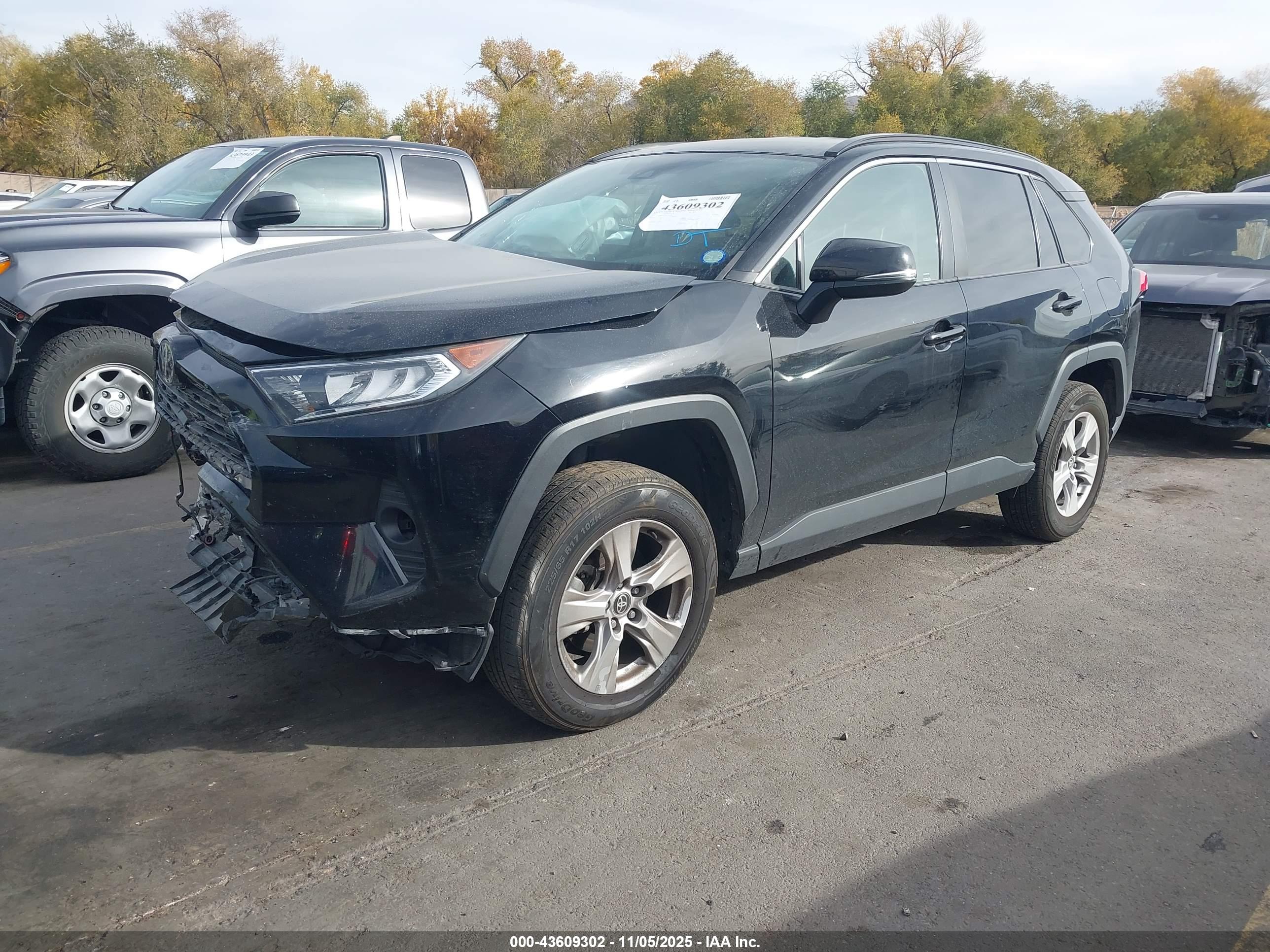 TOYOTA RAV4 image 2
