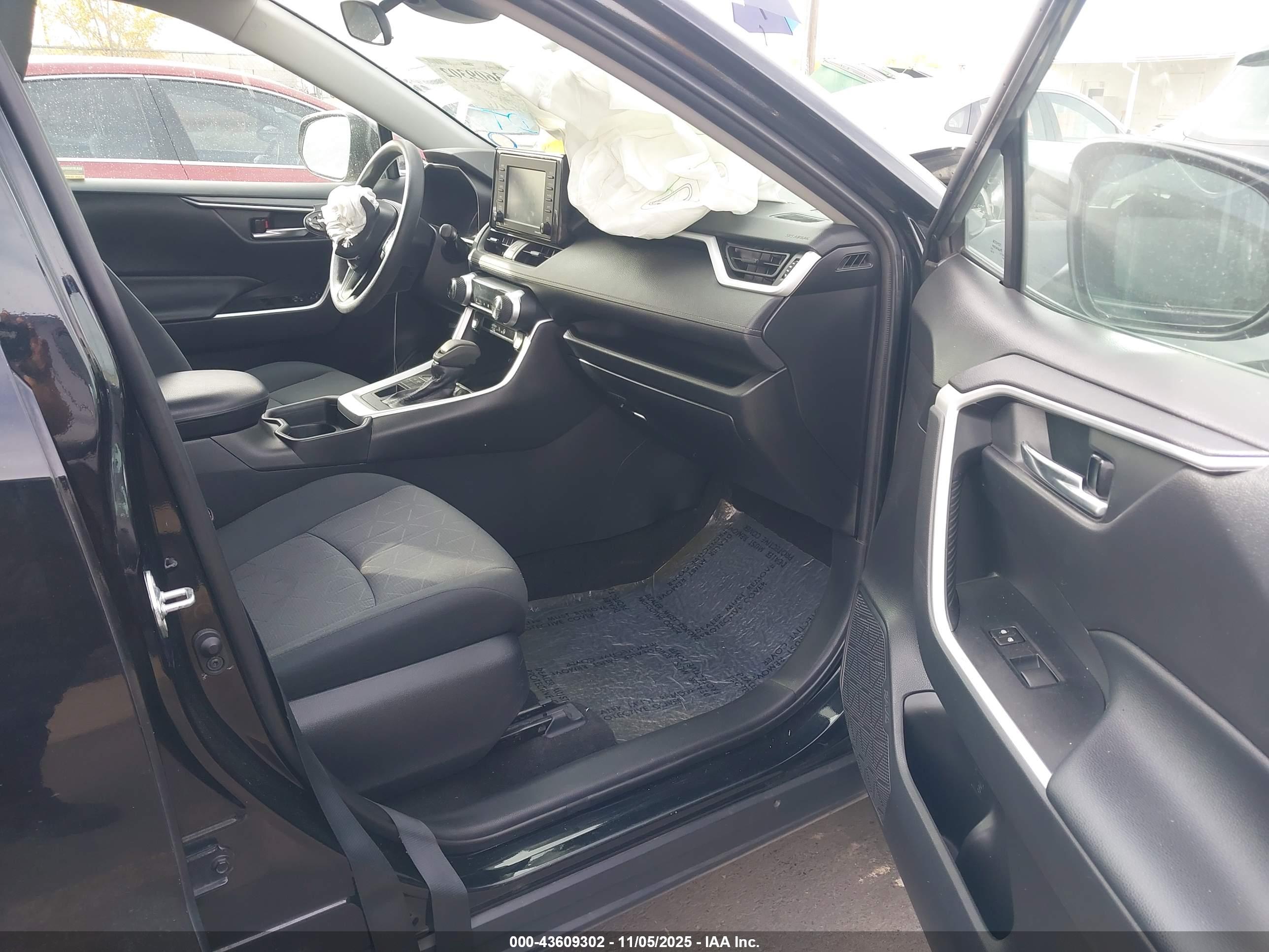 TOYOTA RAV4 image 5