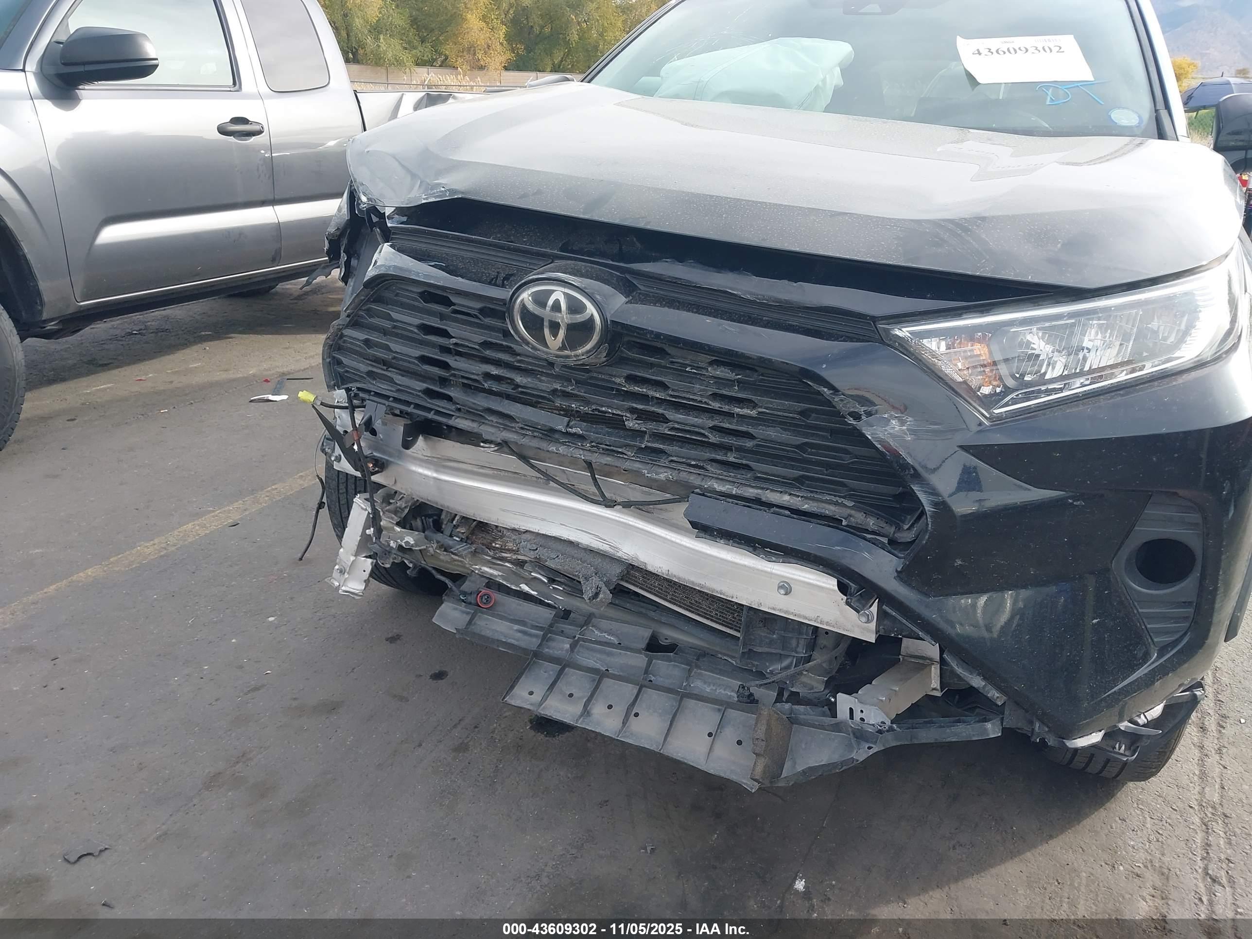 TOYOTA RAV4 image 6
