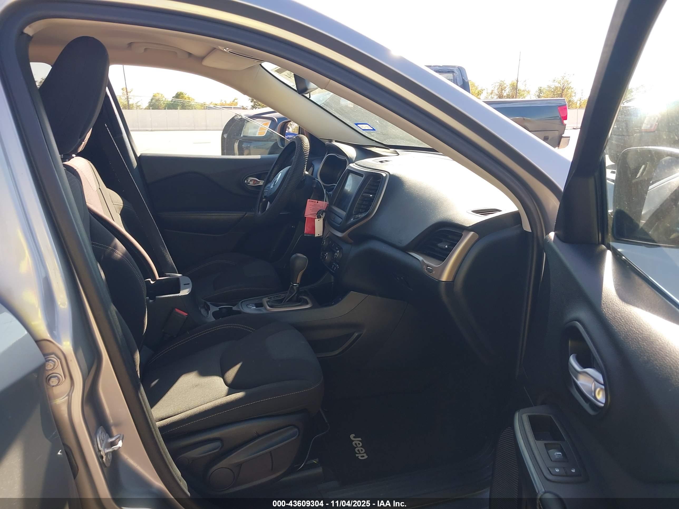 JEEP CHEROKEE image 5