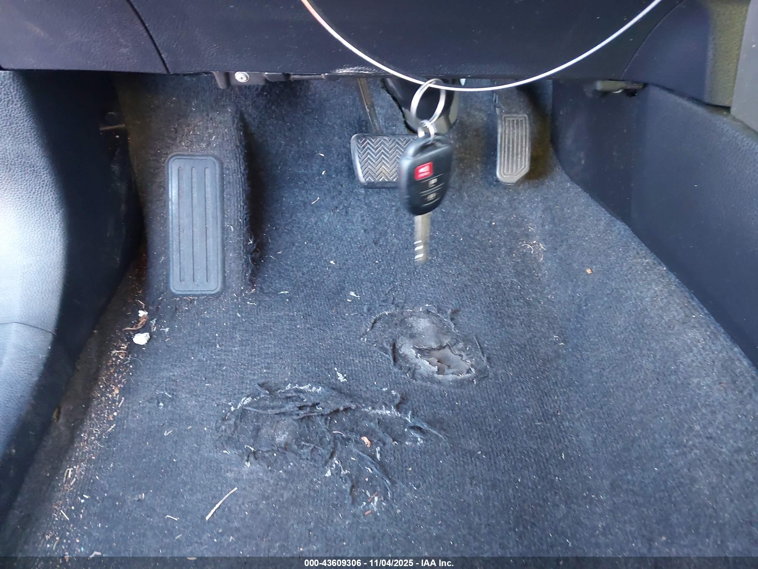 TOYOTA RAV4 image 11
