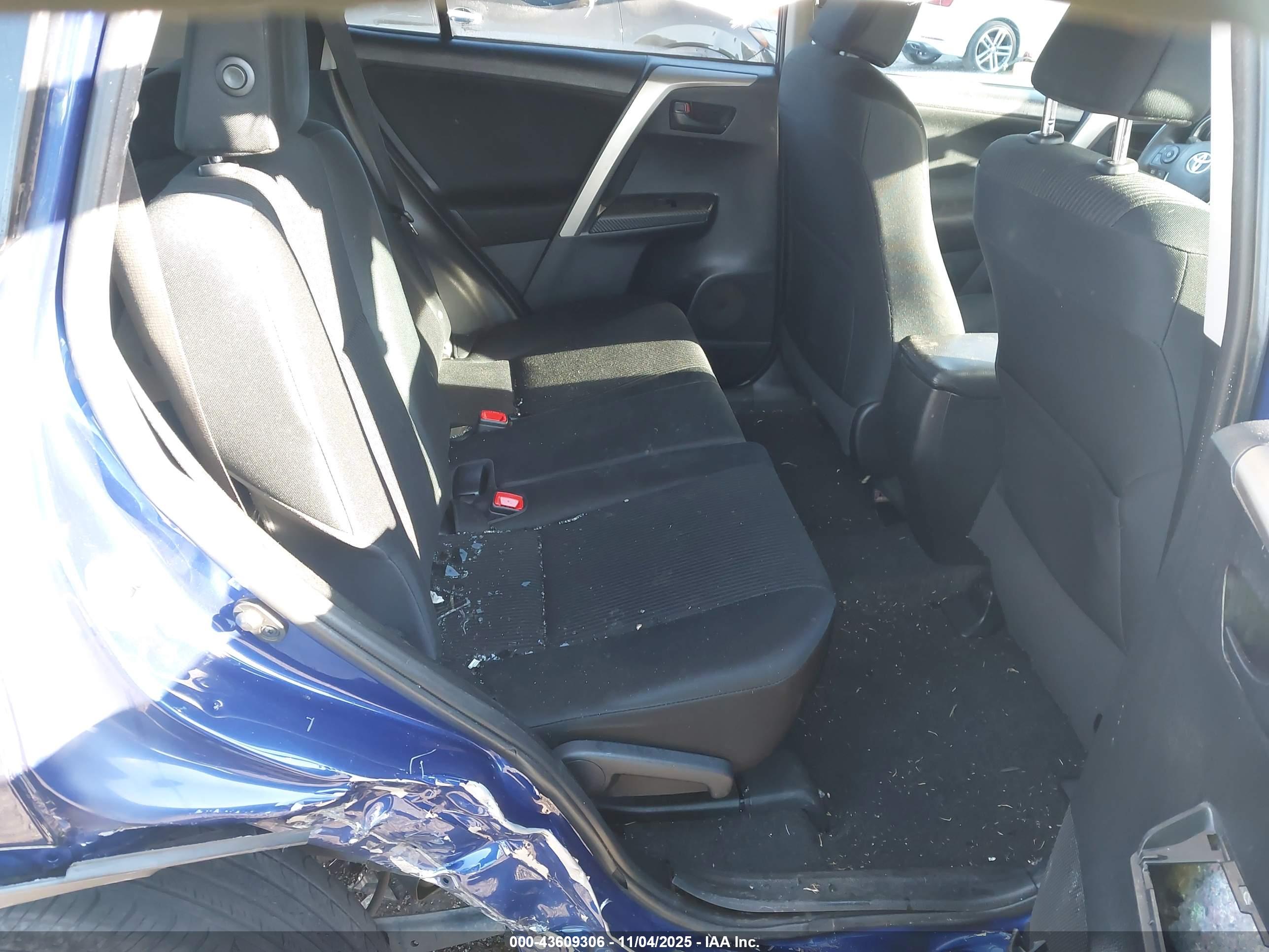 TOYOTA RAV4 image 8