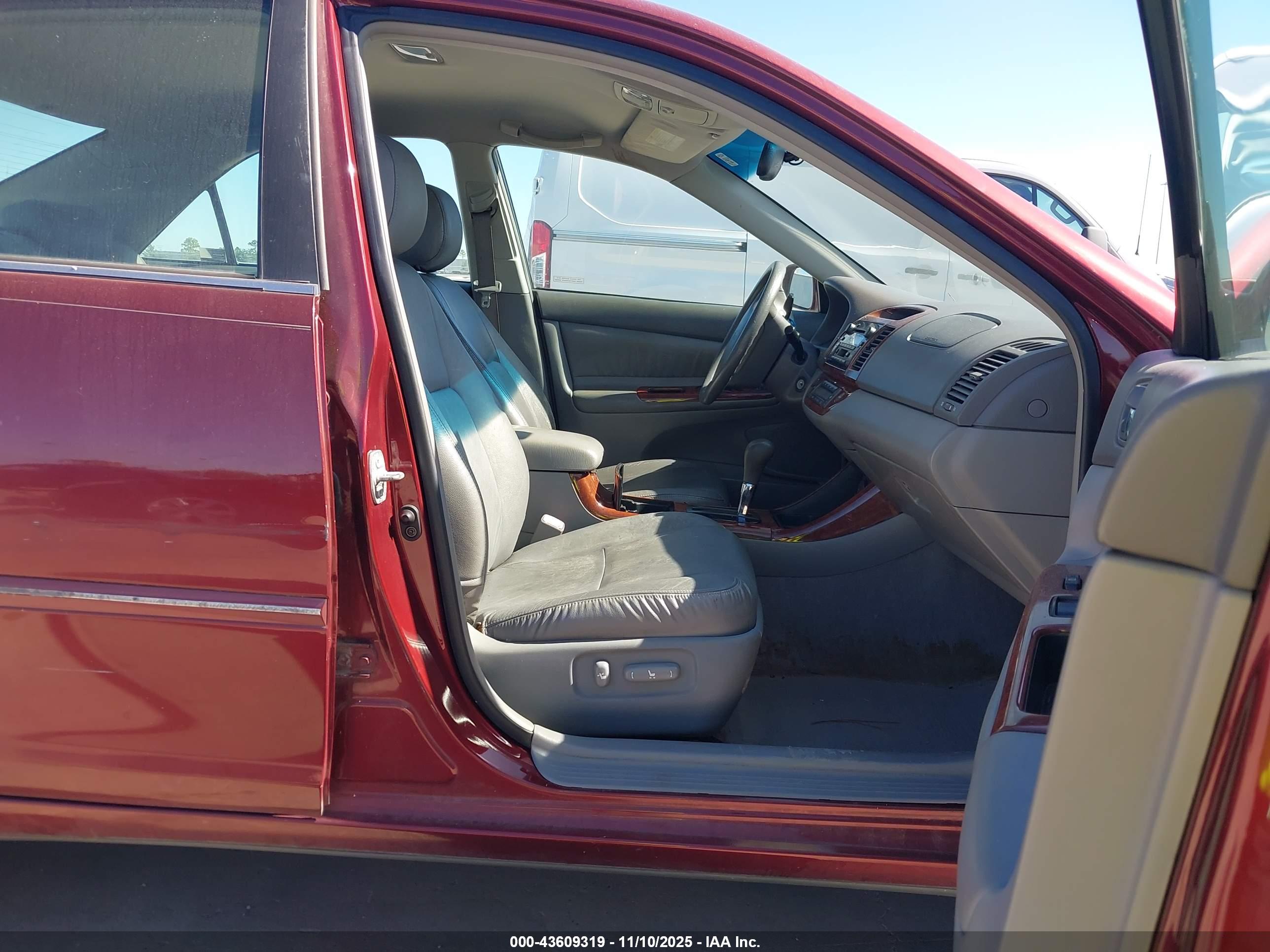 TOYOTA CAMRY image 5