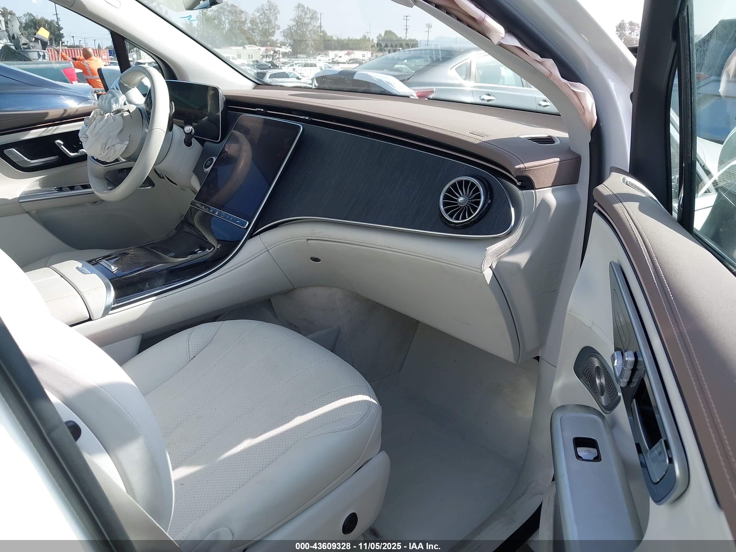 MERCEDES-BENZ EQE image 5