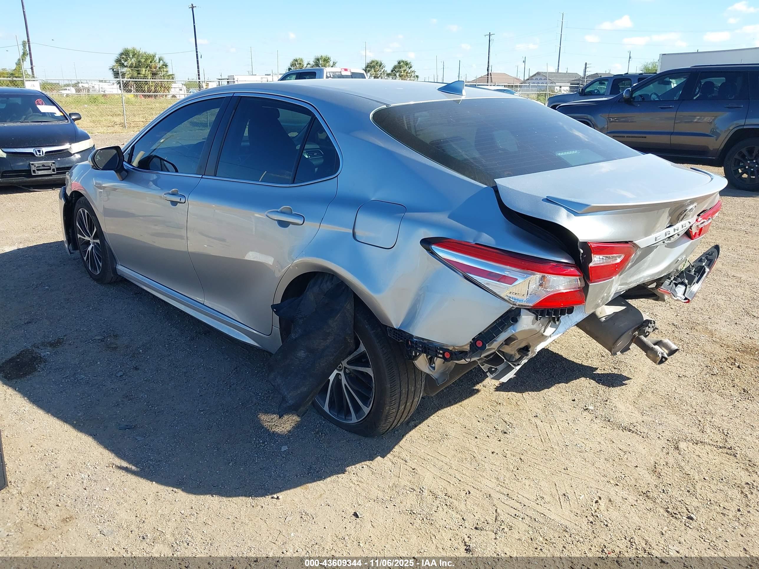 TOYOTA CAMRY image 3