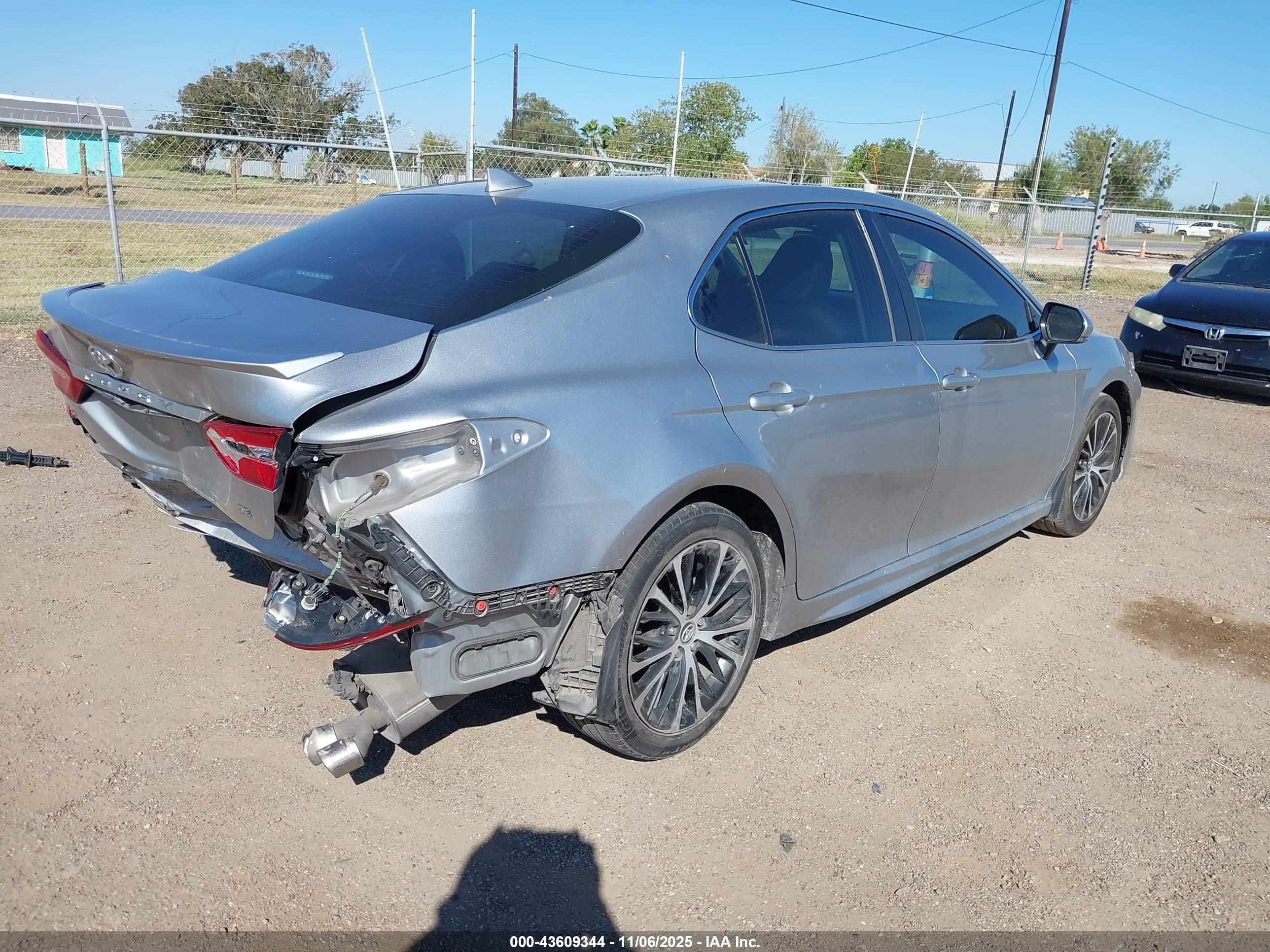 TOYOTA CAMRY image 4