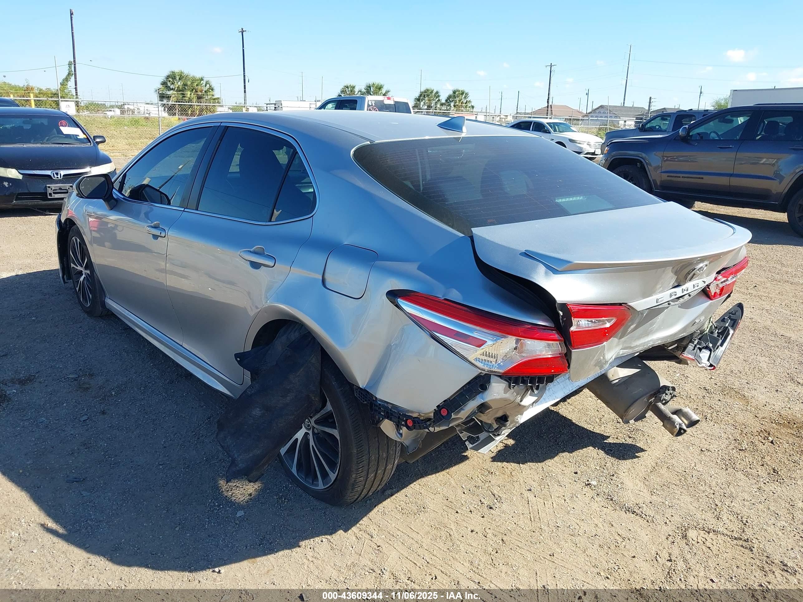 TOYOTA CAMRY image 6