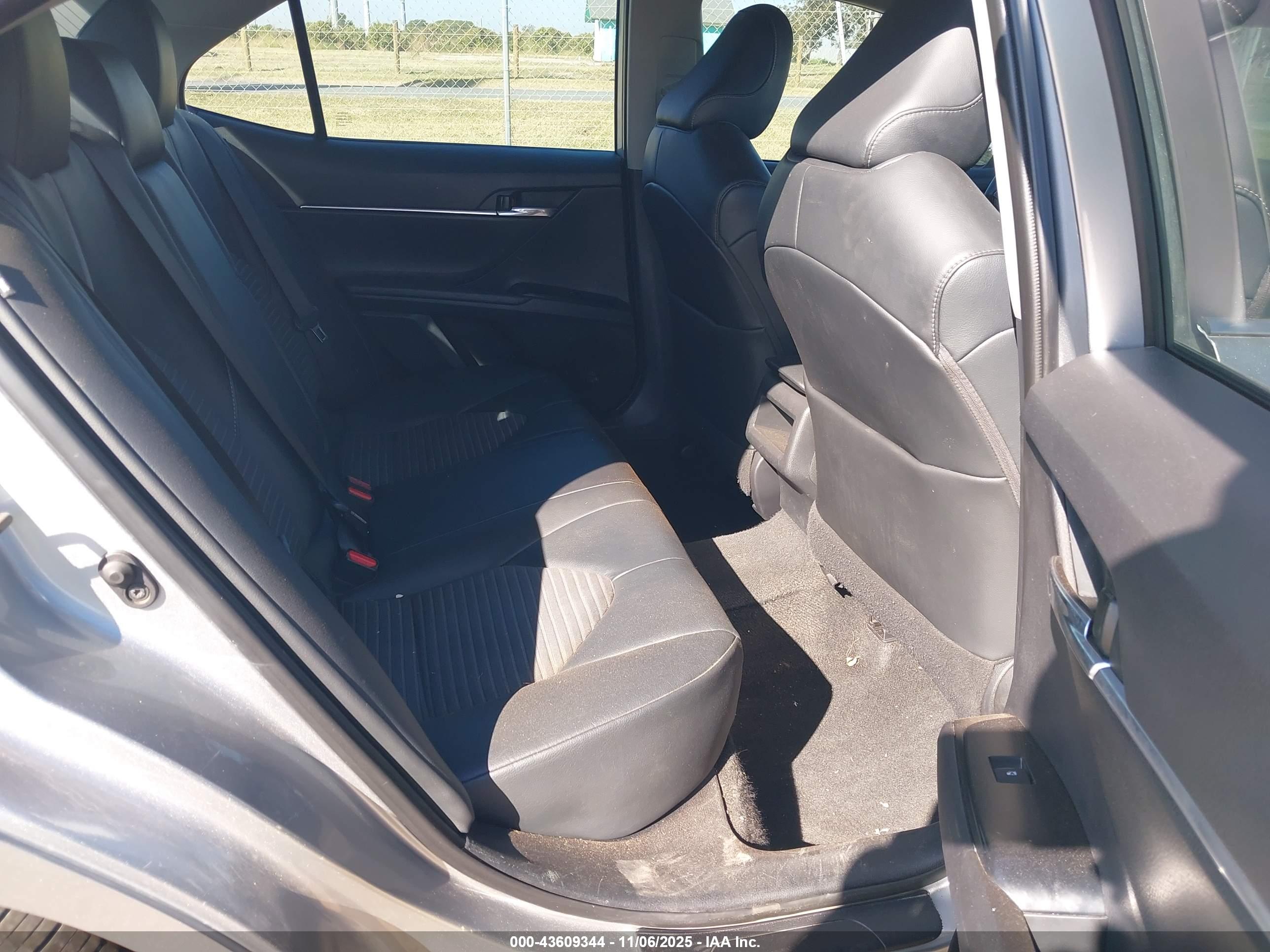 TOYOTA CAMRY image 8